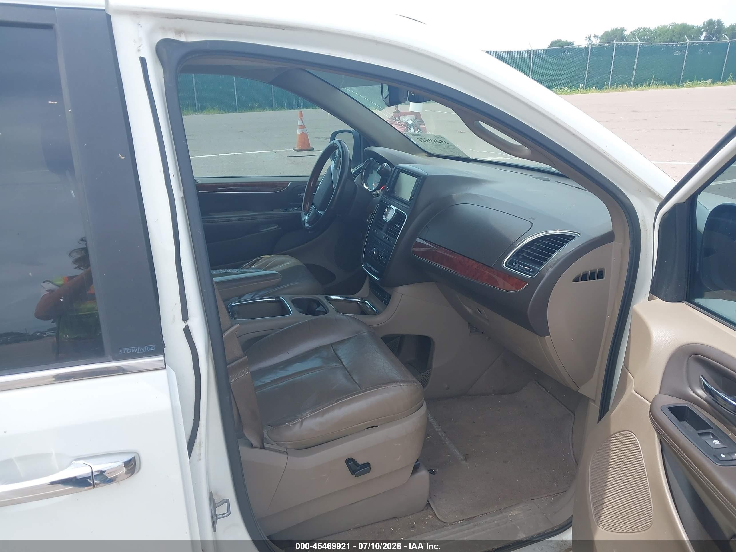 2012 Chrysler Town & Country Limited White vin: 2C4RC1GG6CR245483