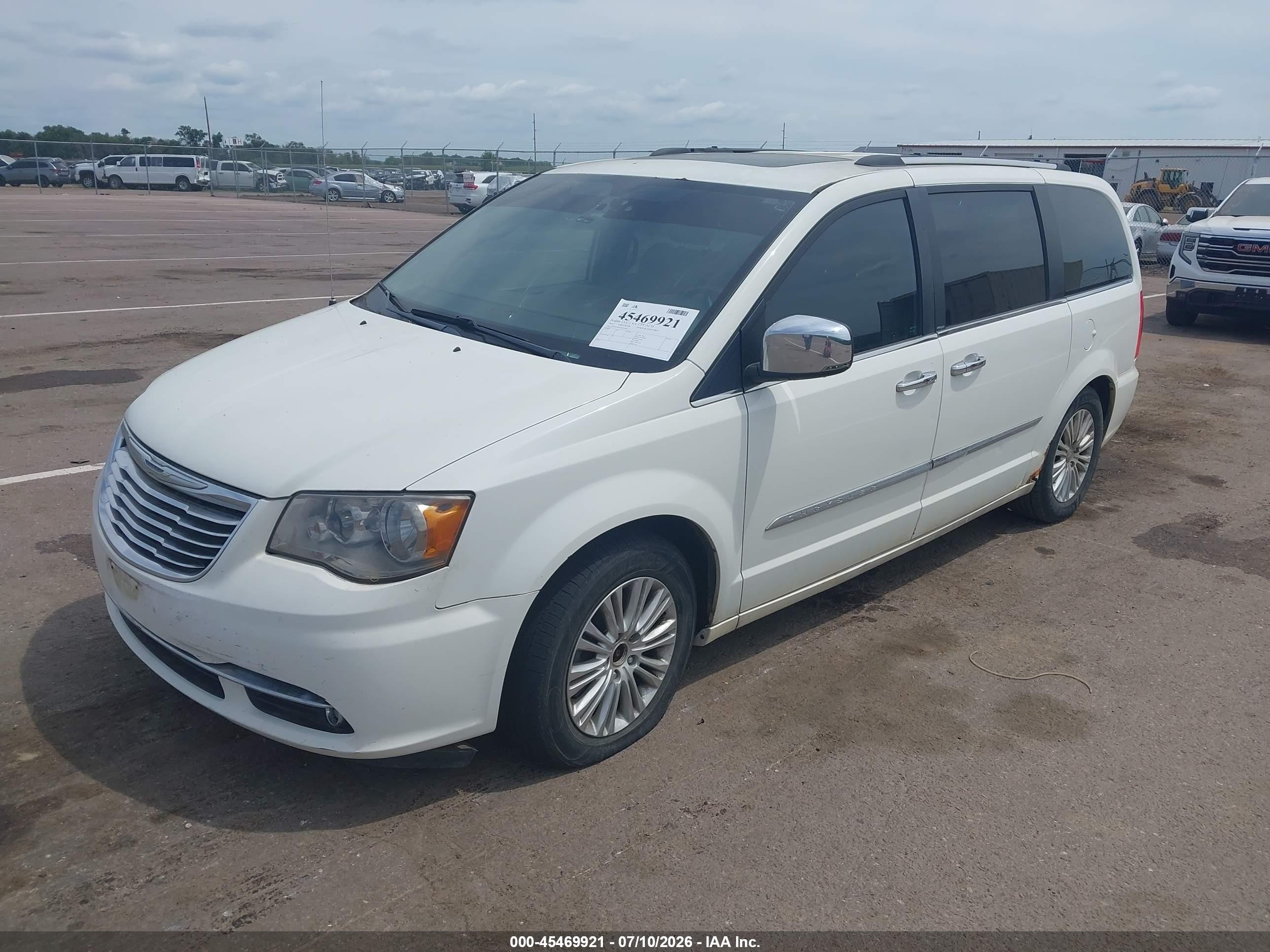 2012 Chrysler Town & Country Limited White vin: 2C4RC1GG6CR245483