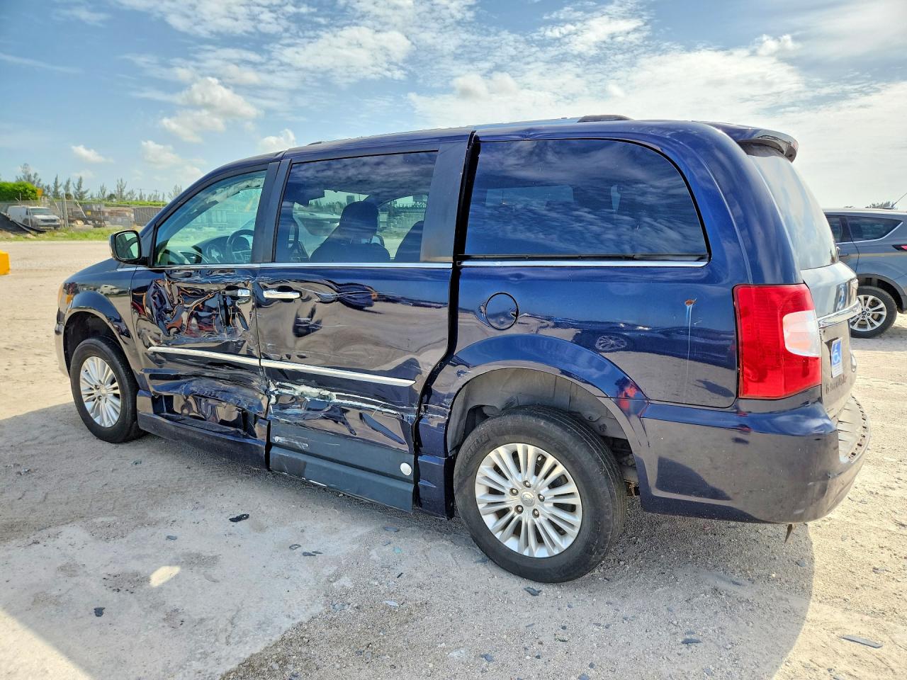 2013 Chrysler Town & Country Limited Blue vin: 2C4RC1GG6DR543985