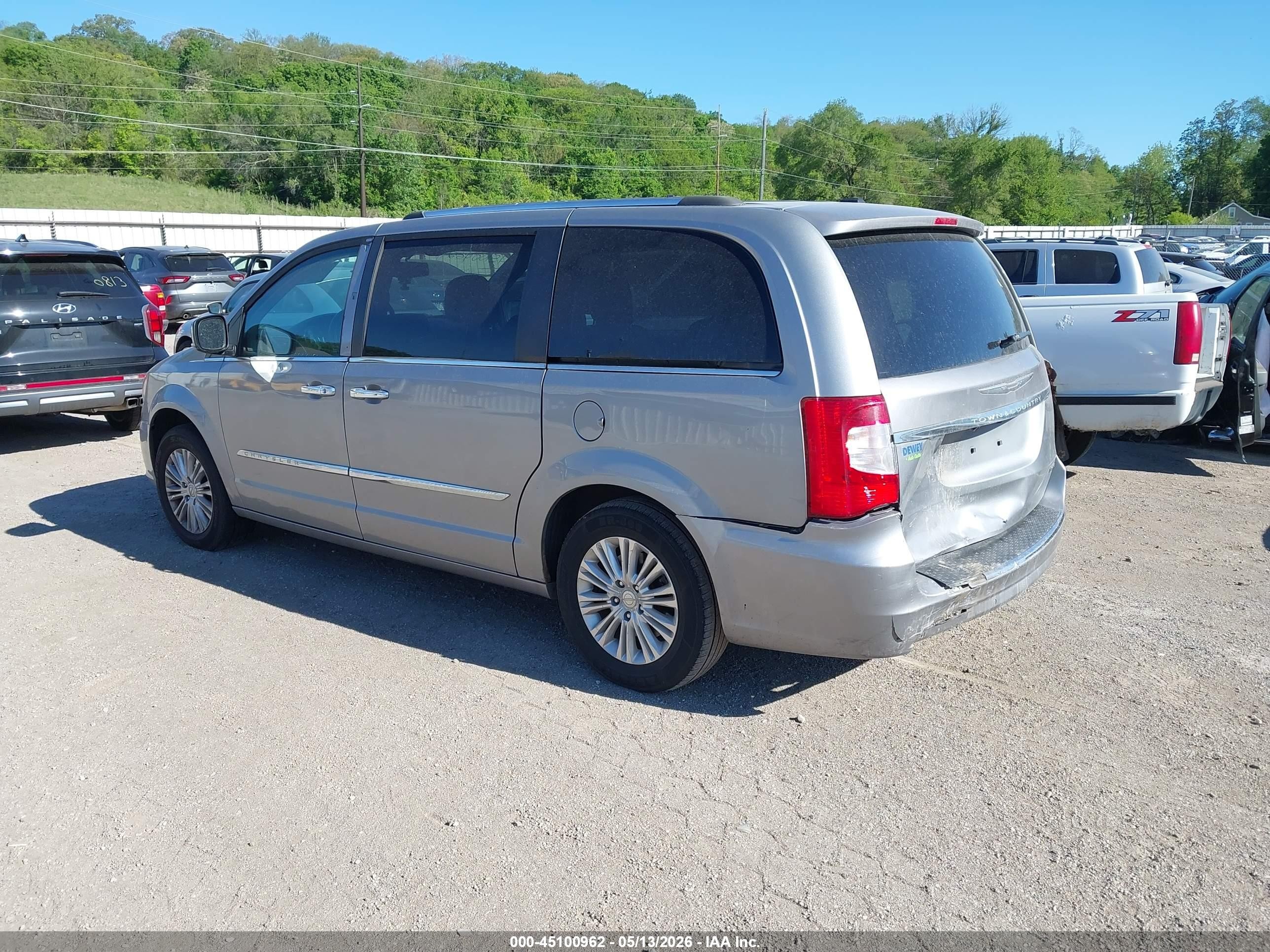 2013 Chrysler Town & Country Limited Silver vin: 2C4RC1GG6DR819548