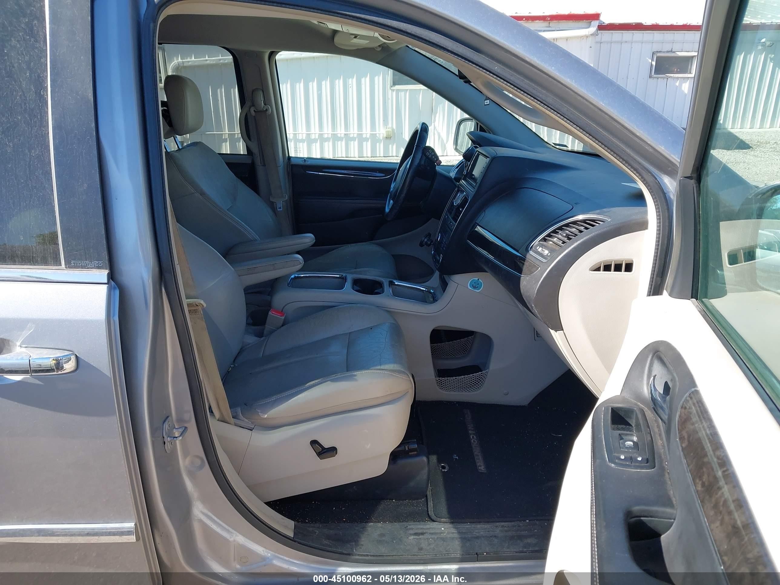 2013 Chrysler Town & Country Limited Silver vin: 2C4RC1GG6DR819548