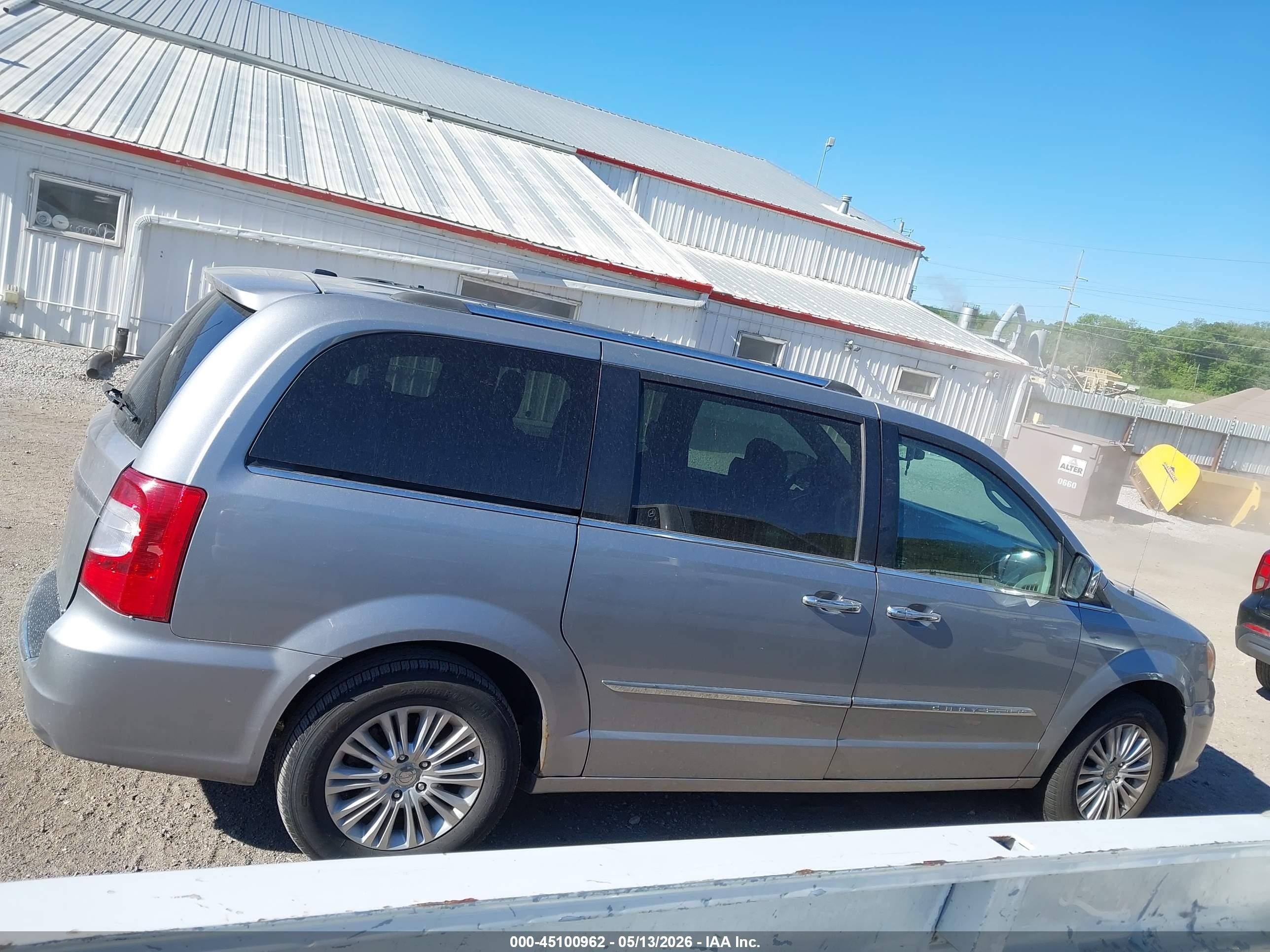 2013 Chrysler Town & Country Limited Silver vin: 2C4RC1GG6DR819548