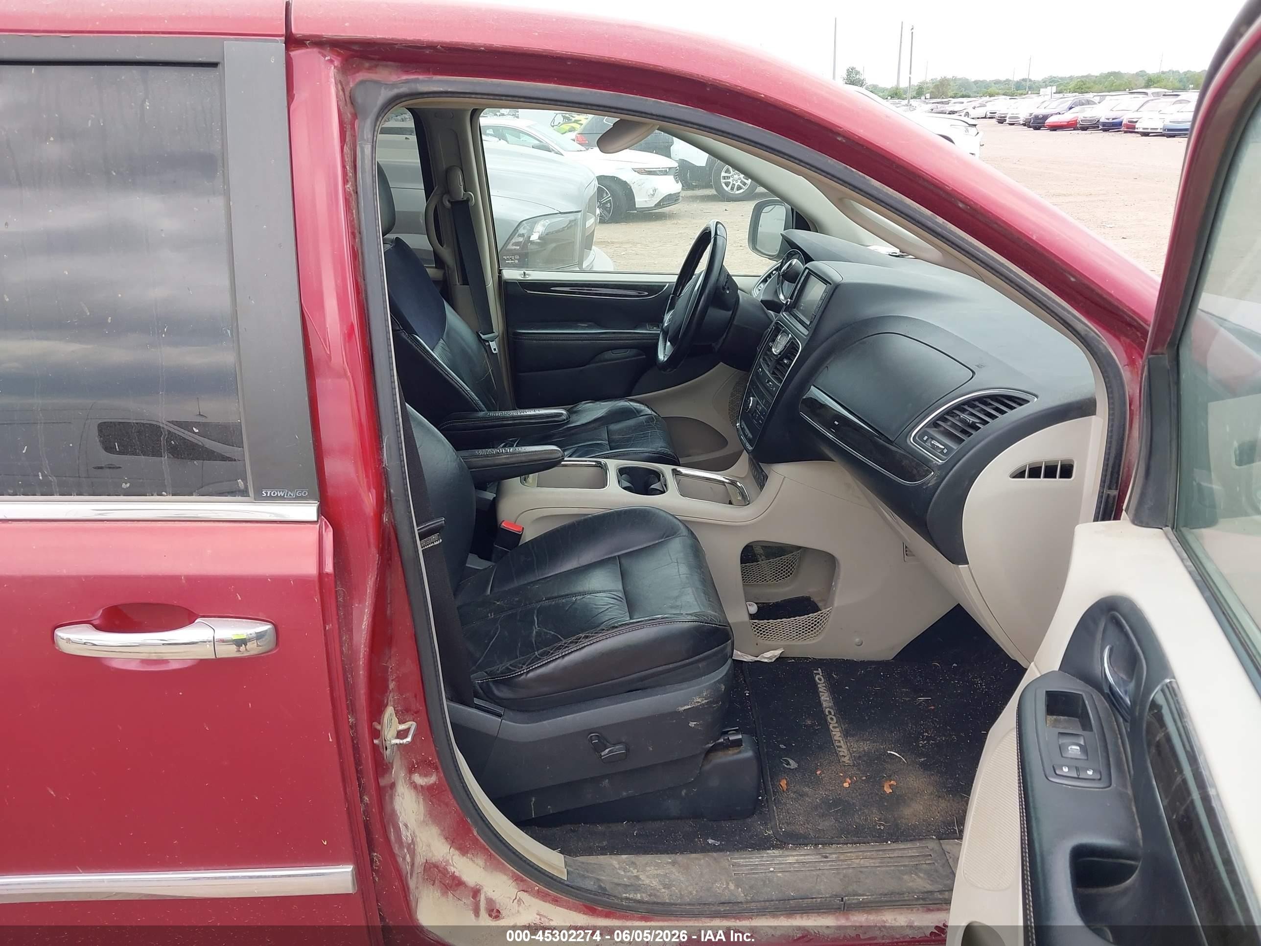 2012 Chrysler Town & Country Limited Red vin: 2C4RC1GG7CR362022