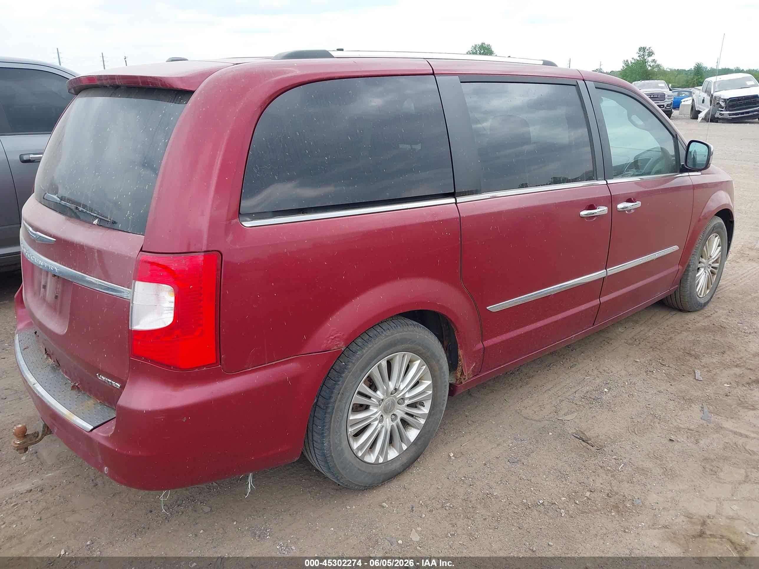 2012 Chrysler Town & Country Limited Red vin: 2C4RC1GG7CR362022