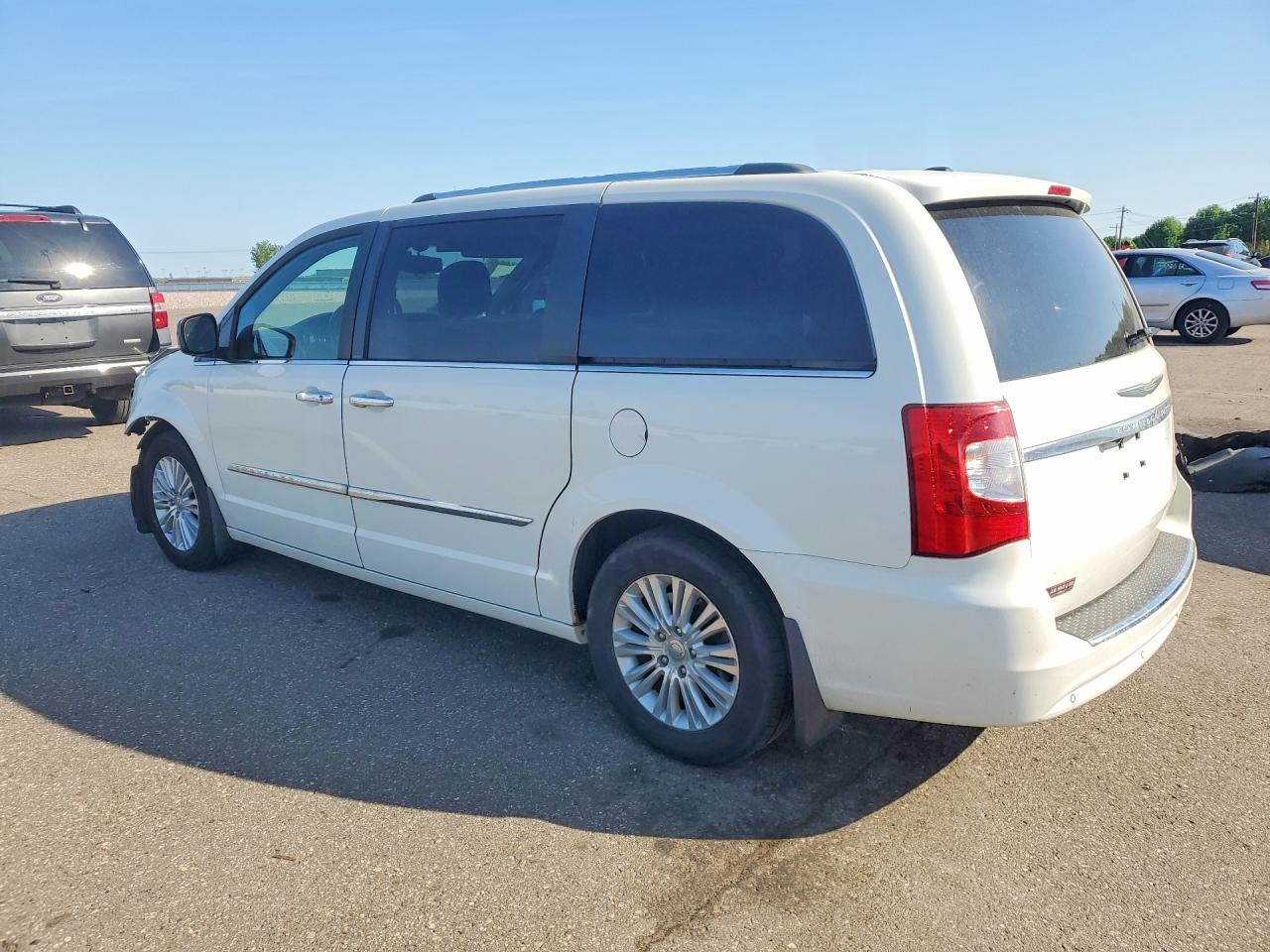2013 Chrysler Town & Country Limited White vin: 2C4RC1GG7DR510283