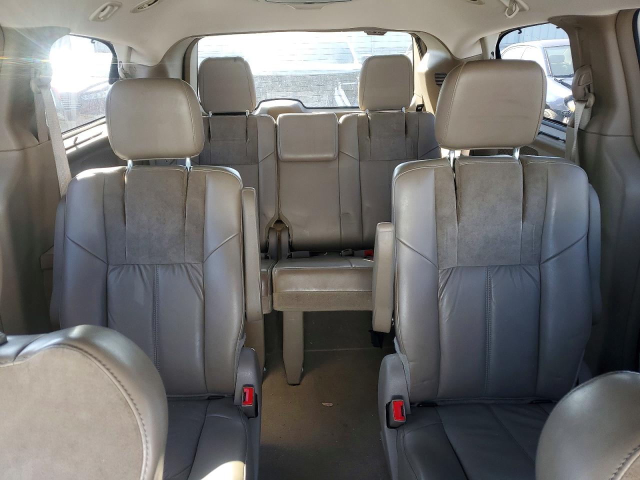 2013 Chrysler Town & Country Limited White vin: 2C4RC1GG7DR510283