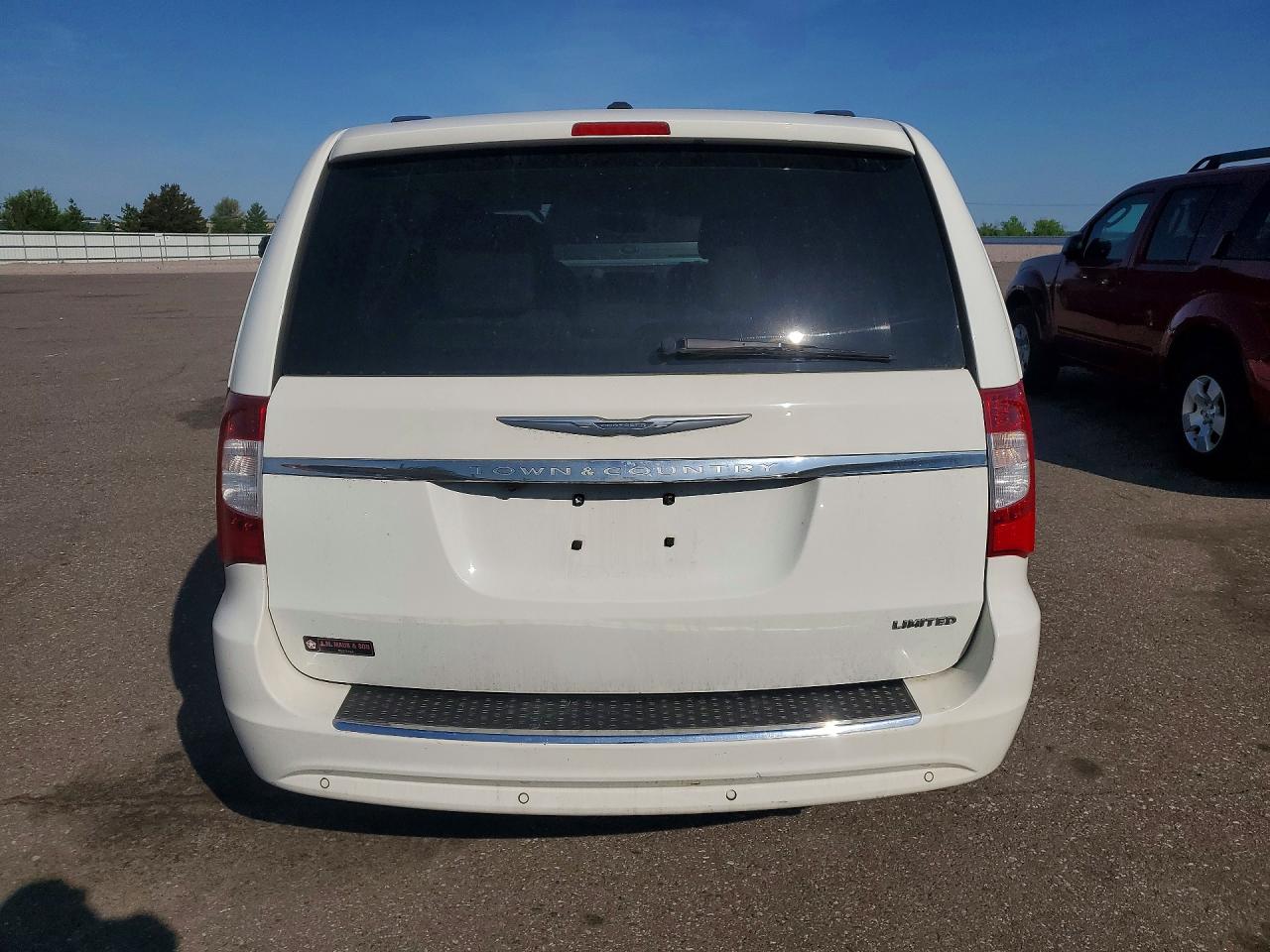 2013 Chrysler Town & Country Limited White vin: 2C4RC1GG7DR510283