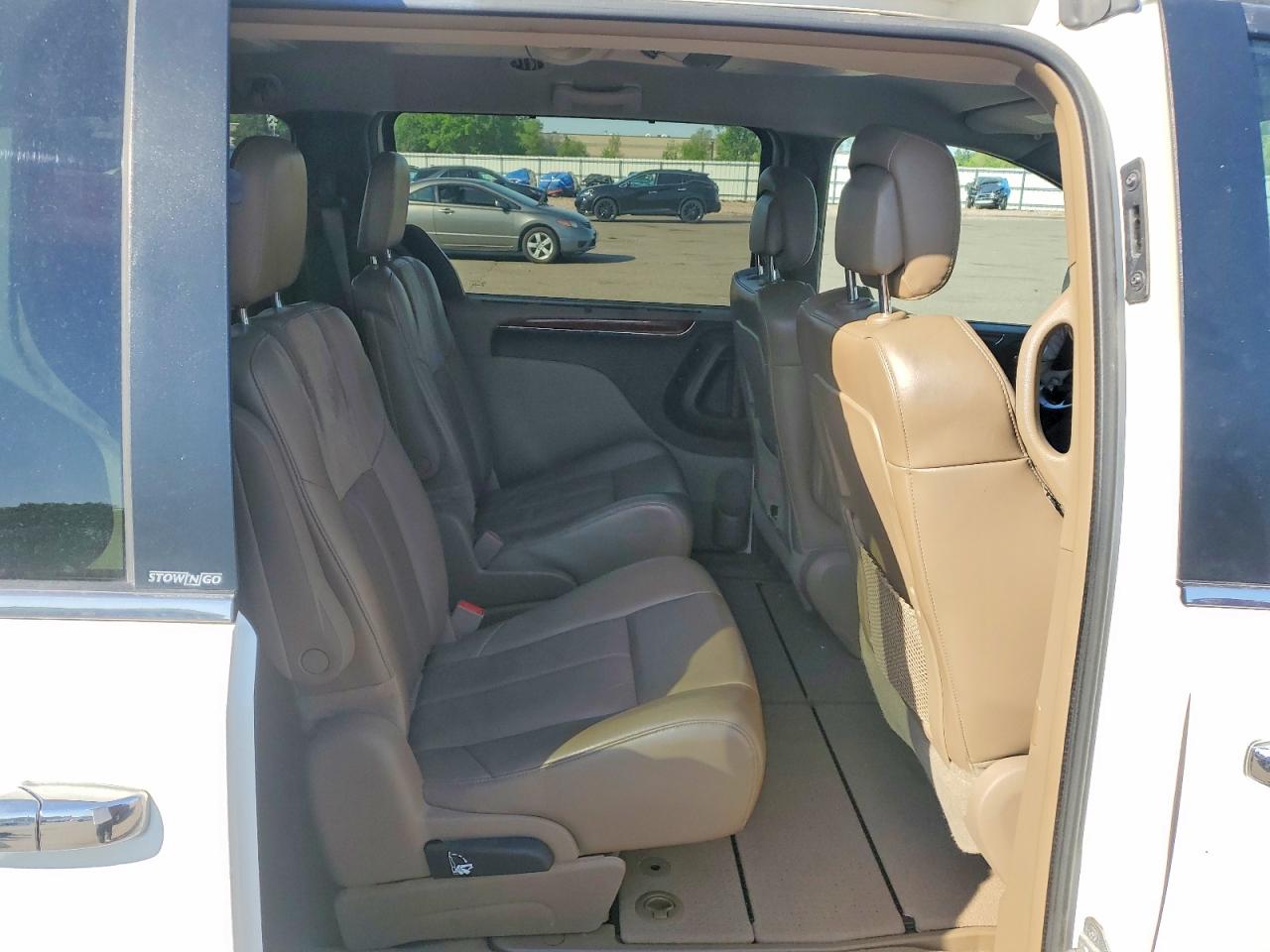 2013 Chrysler Town & Country Limited White vin: 2C4RC1GG7DR510283