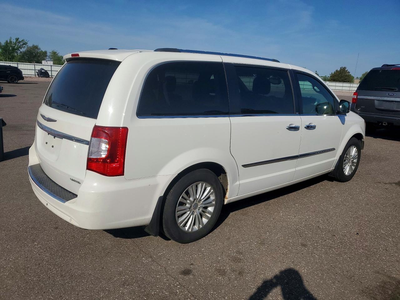 2013 Chrysler Town & Country Limited White vin: 2C4RC1GG7DR510283
