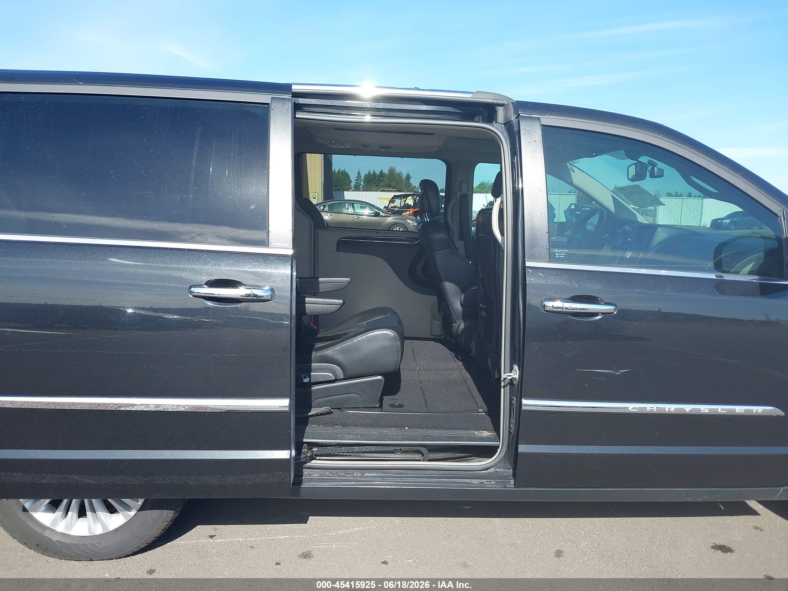2013 Chrysler Town & Country Limited Black vin: 2C4RC1GG7DR777150