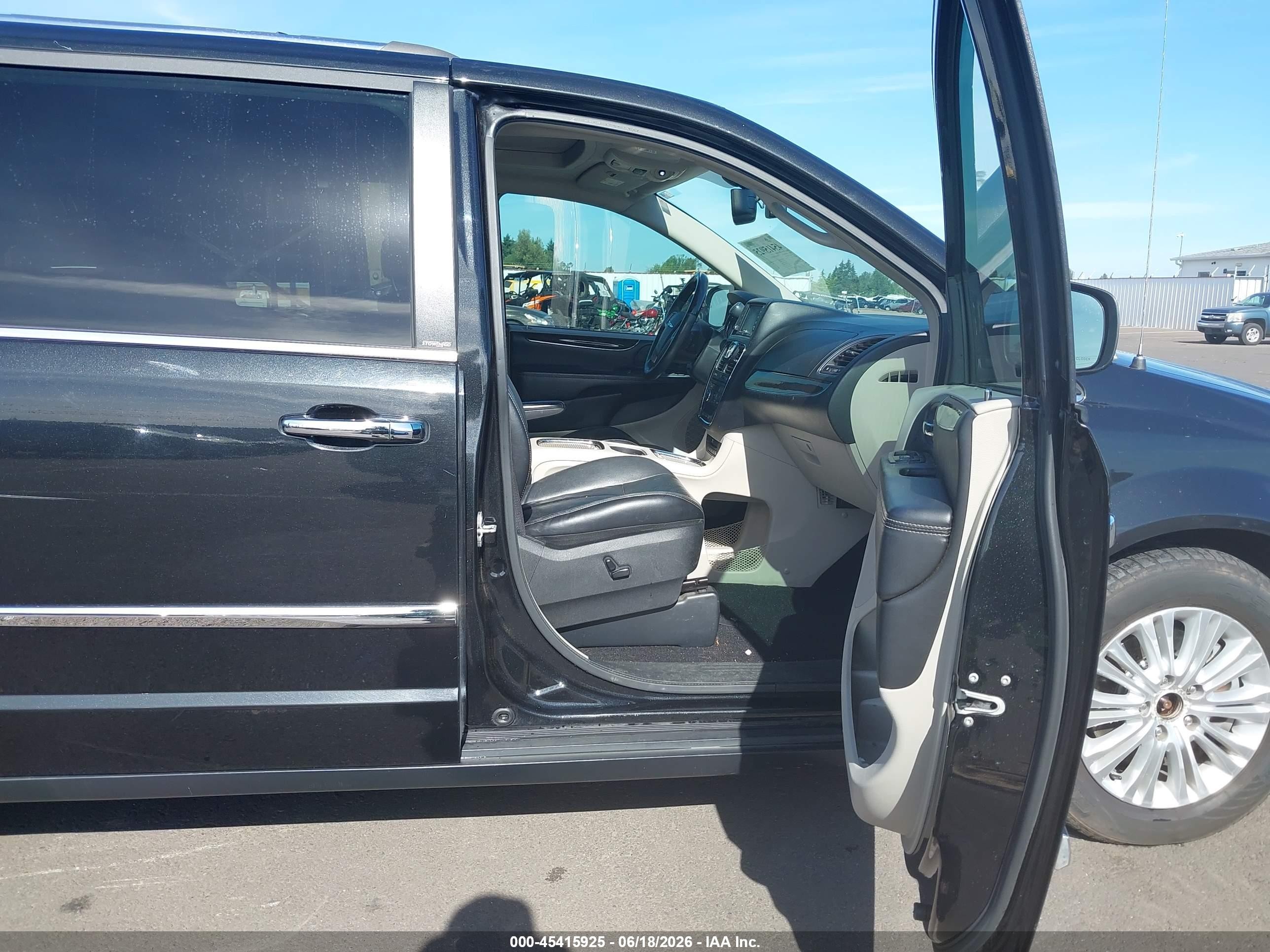 2013 Chrysler Town & Country Limited Black vin: 2C4RC1GG7DR777150