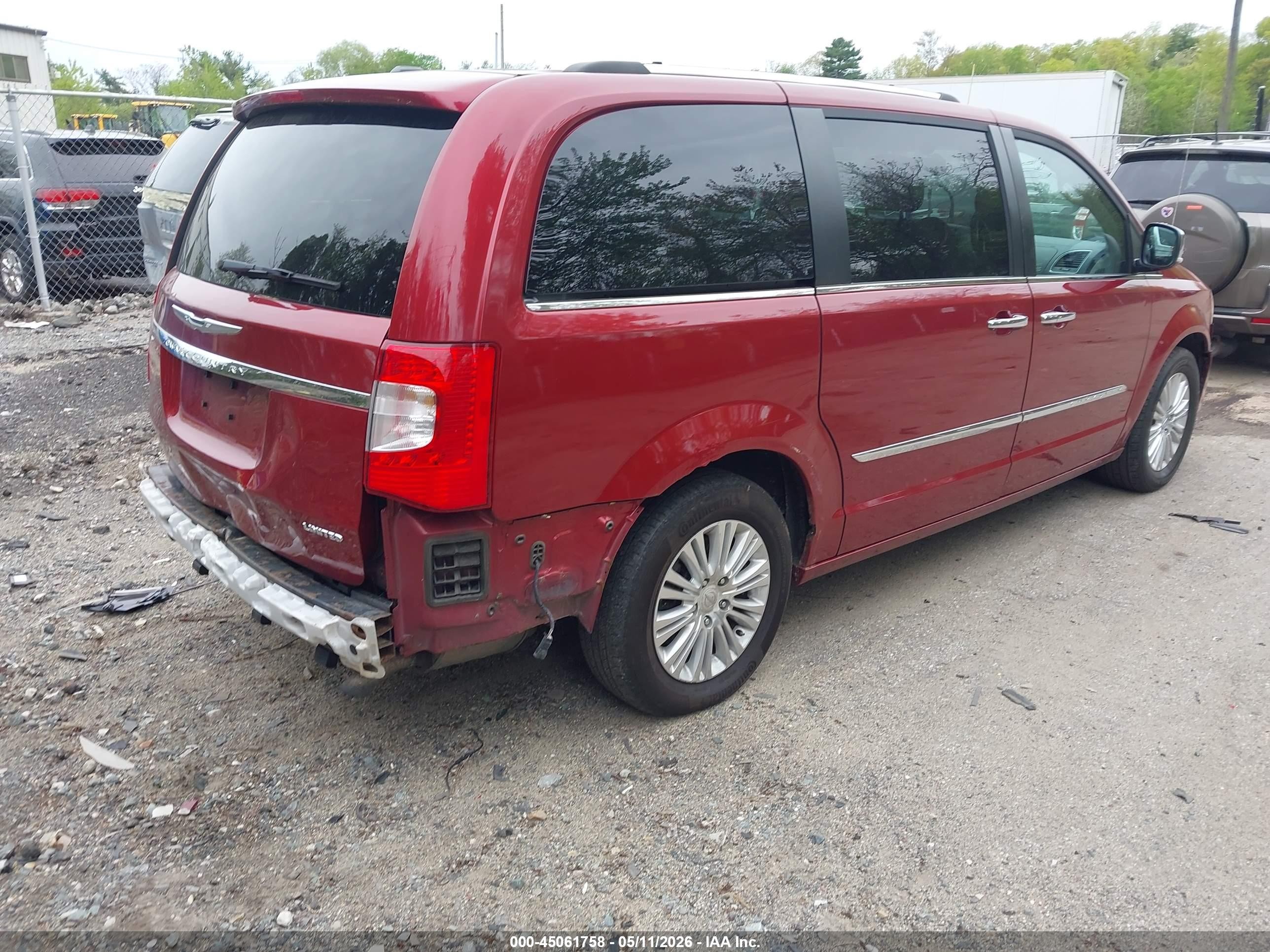 2015 Chrysler Town & Country Limited Platinum Red vin: 2C4RC1GG7FR506124