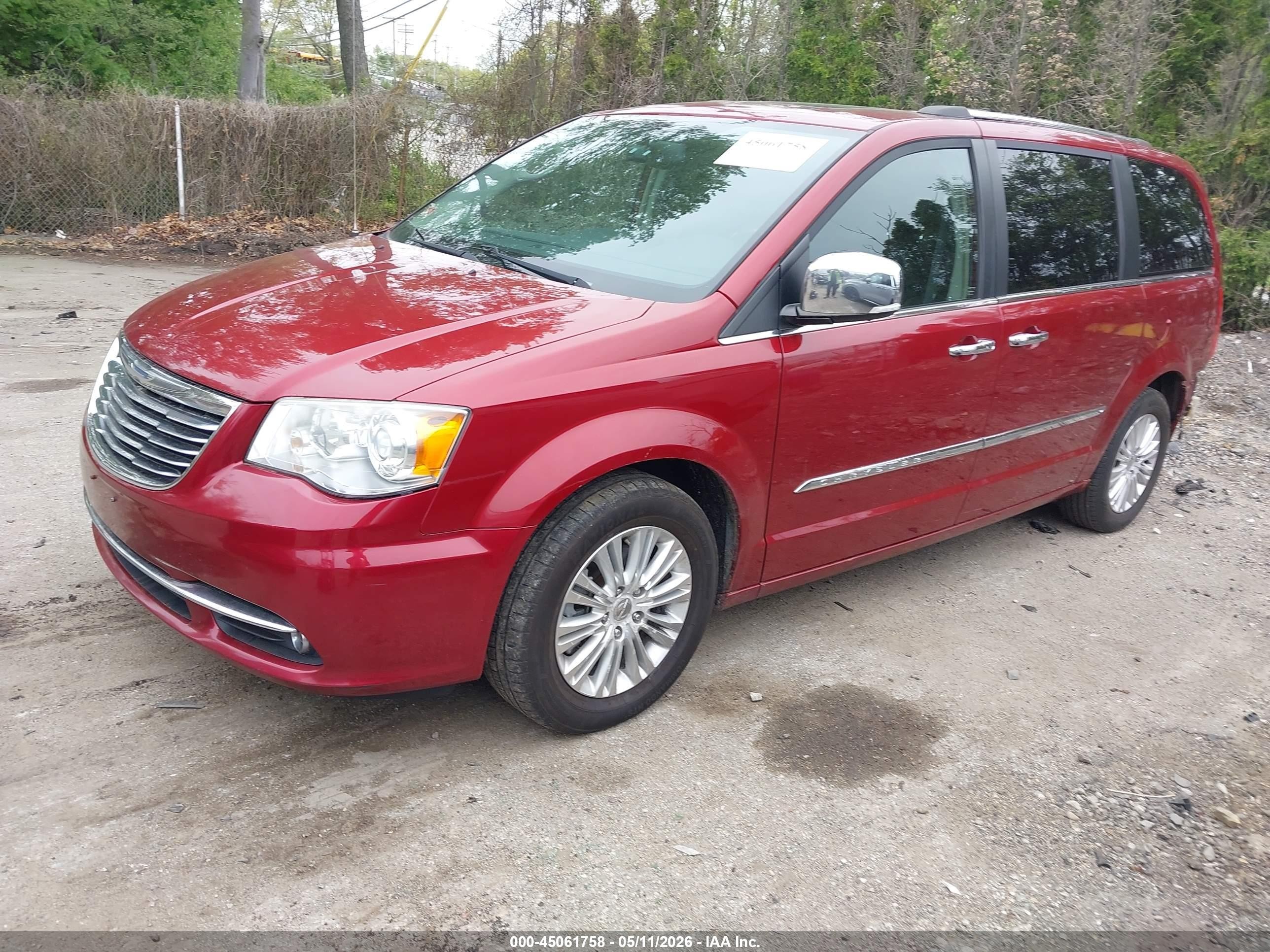 2015 Chrysler Town & Country Limited Platinum Red vin: 2C4RC1GG7FR506124