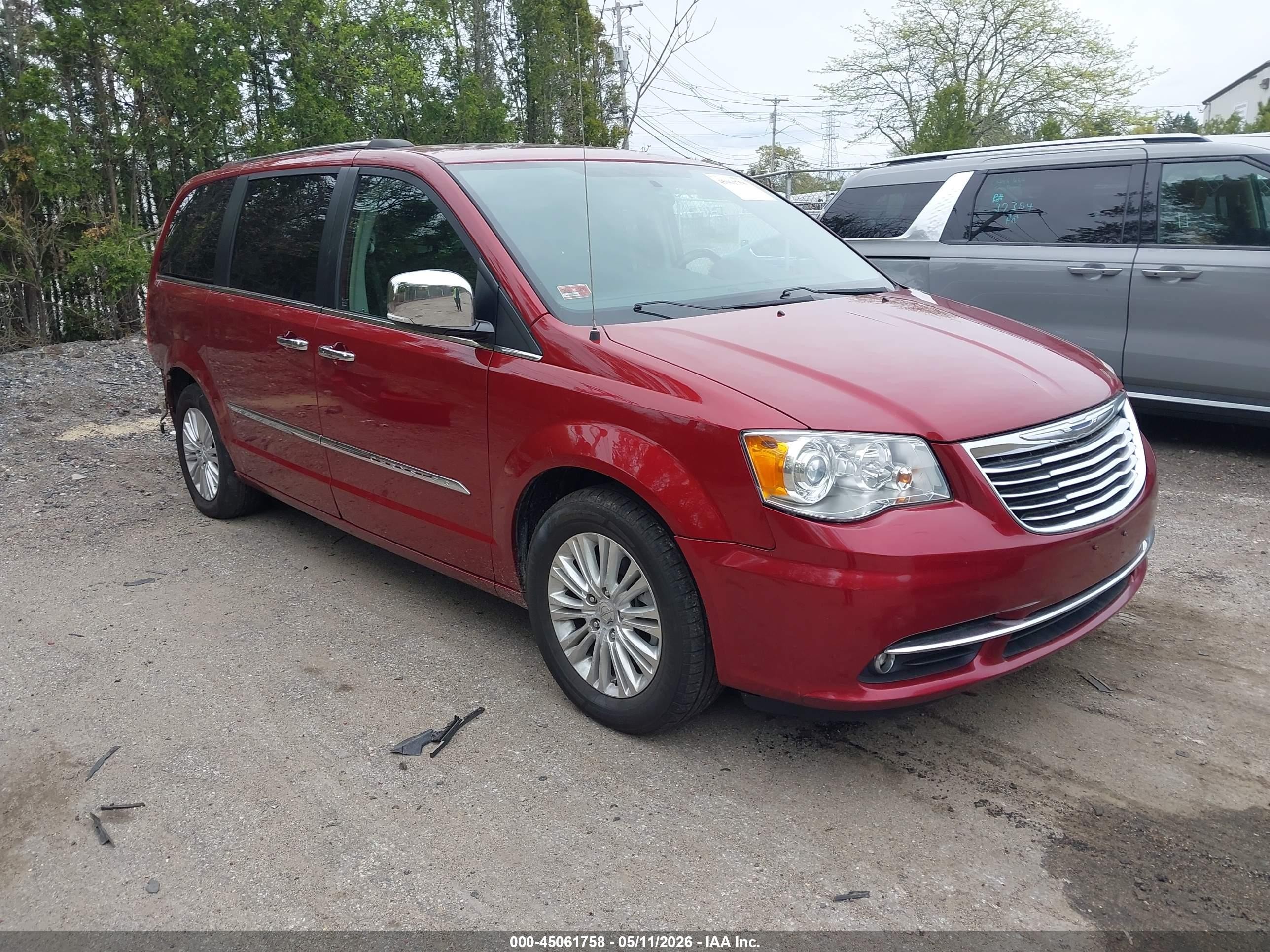 2015 Chrysler Town & Country Limited Platinum Red vin: 2C4RC1GG7FR506124