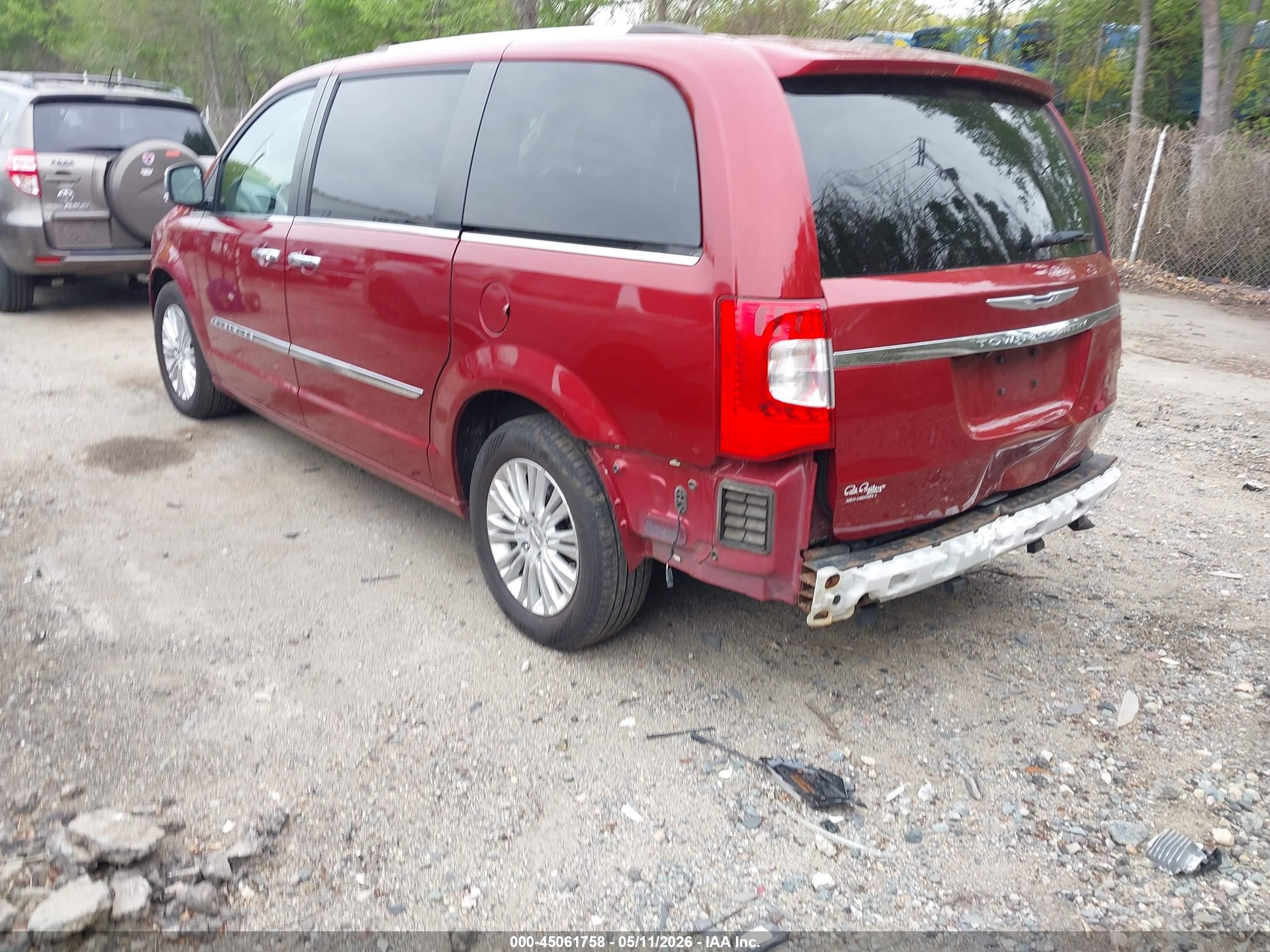 2015 Chrysler Town & Country Limited Platinum Red vin: 2C4RC1GG7FR506124