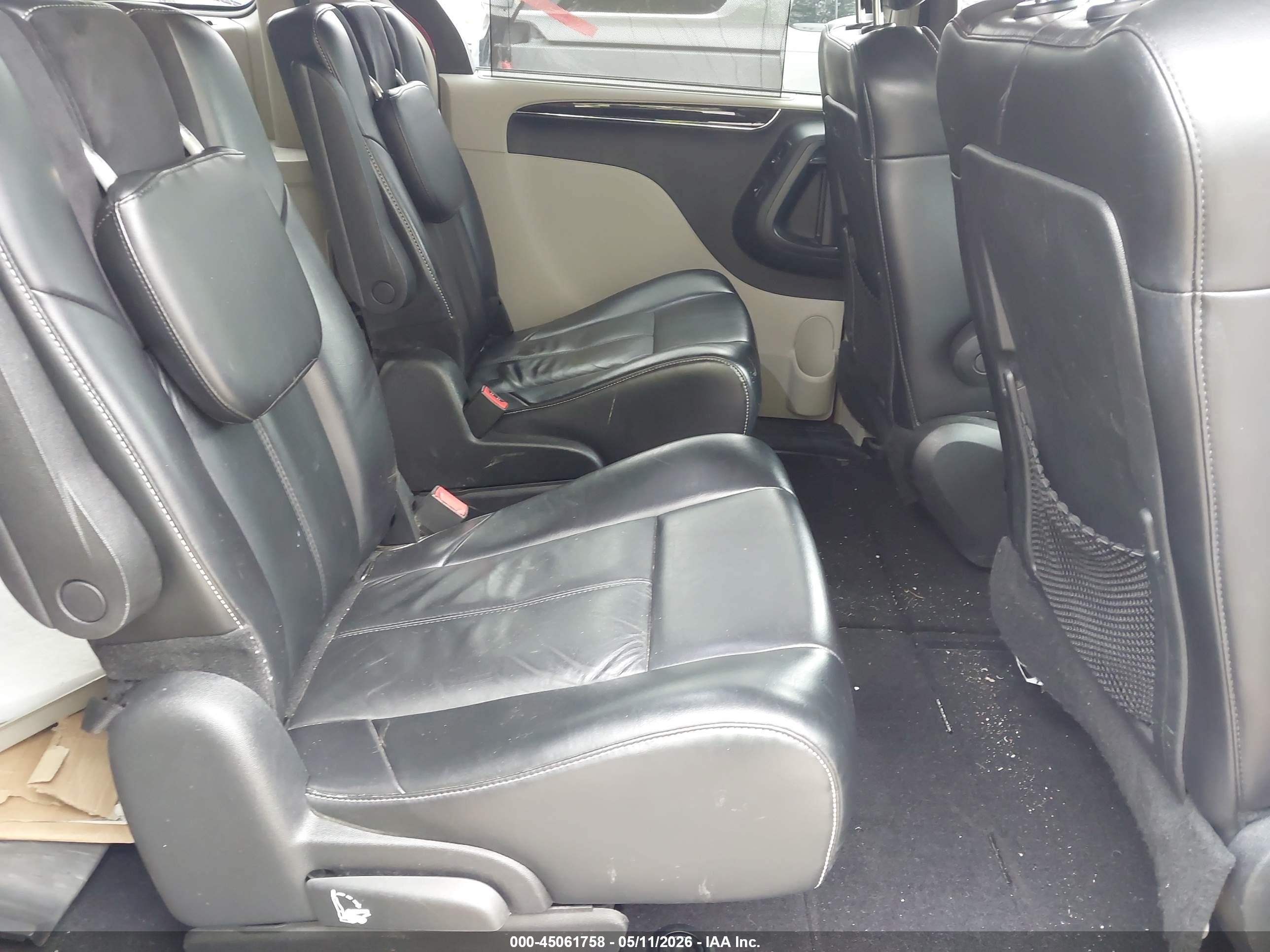 2015 Chrysler Town & Country Limited Platinum Red vin: 2C4RC1GG7FR506124