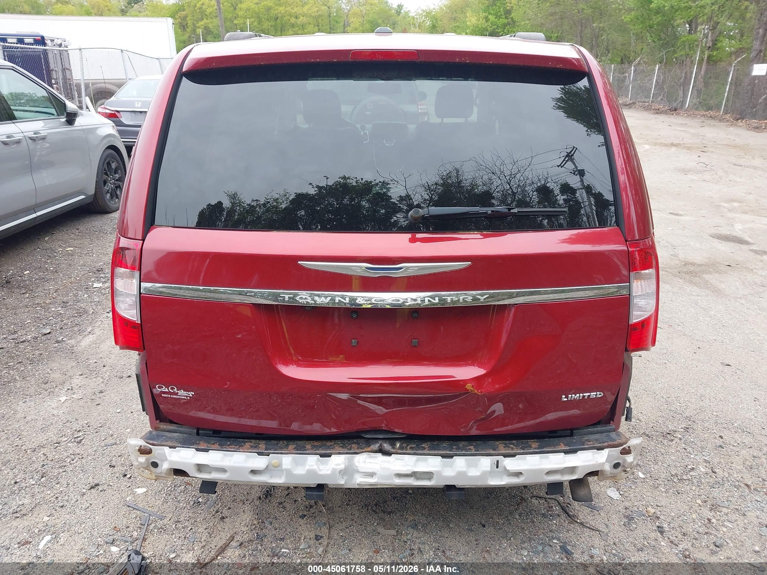 2015 Chrysler Town & Country Limited Platinum Red vin: 2C4RC1GG7FR506124