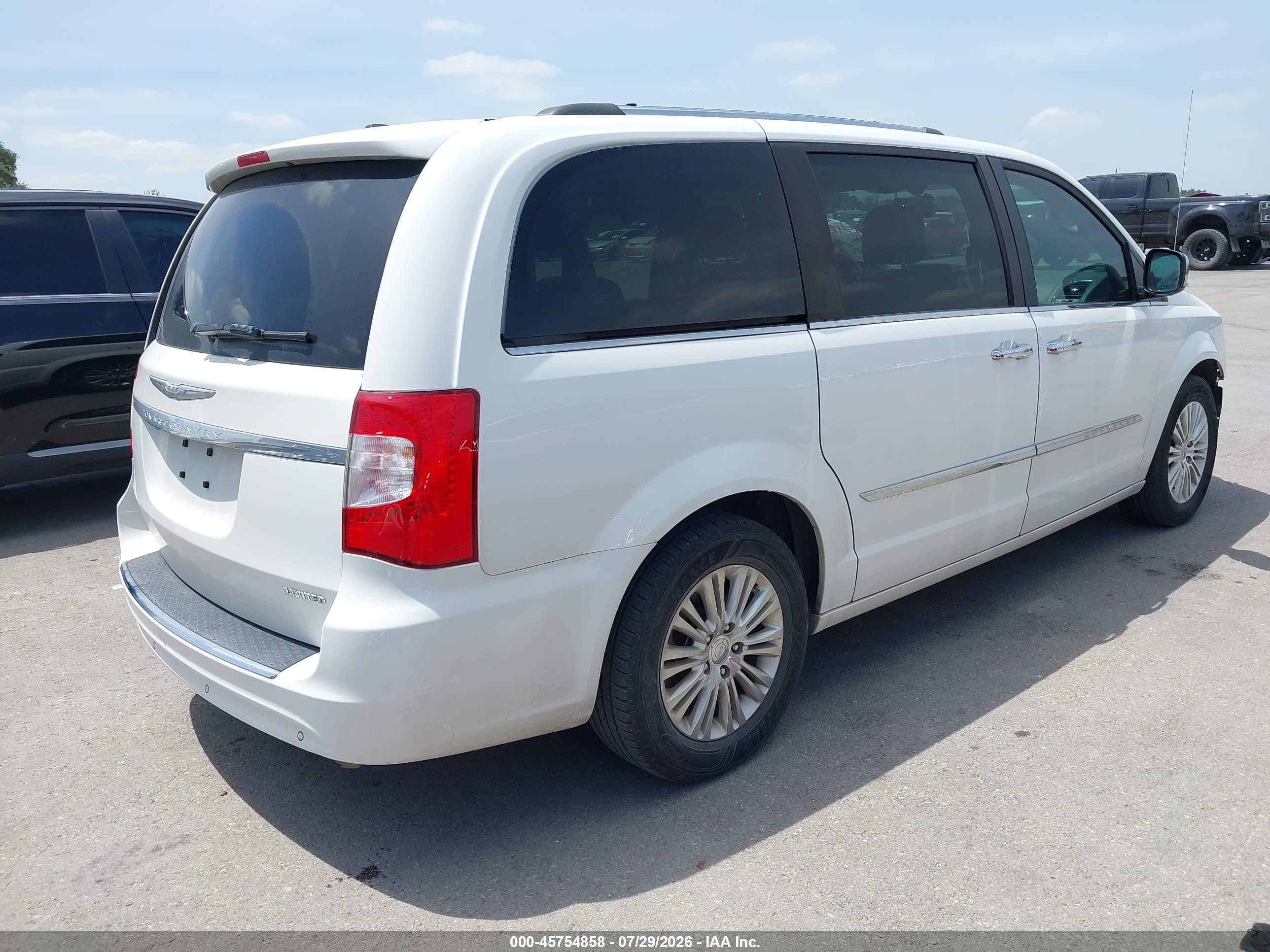 2015 Chrysler Town & Country Limited Platinum White vin: 2C4RC1GG7FR610161