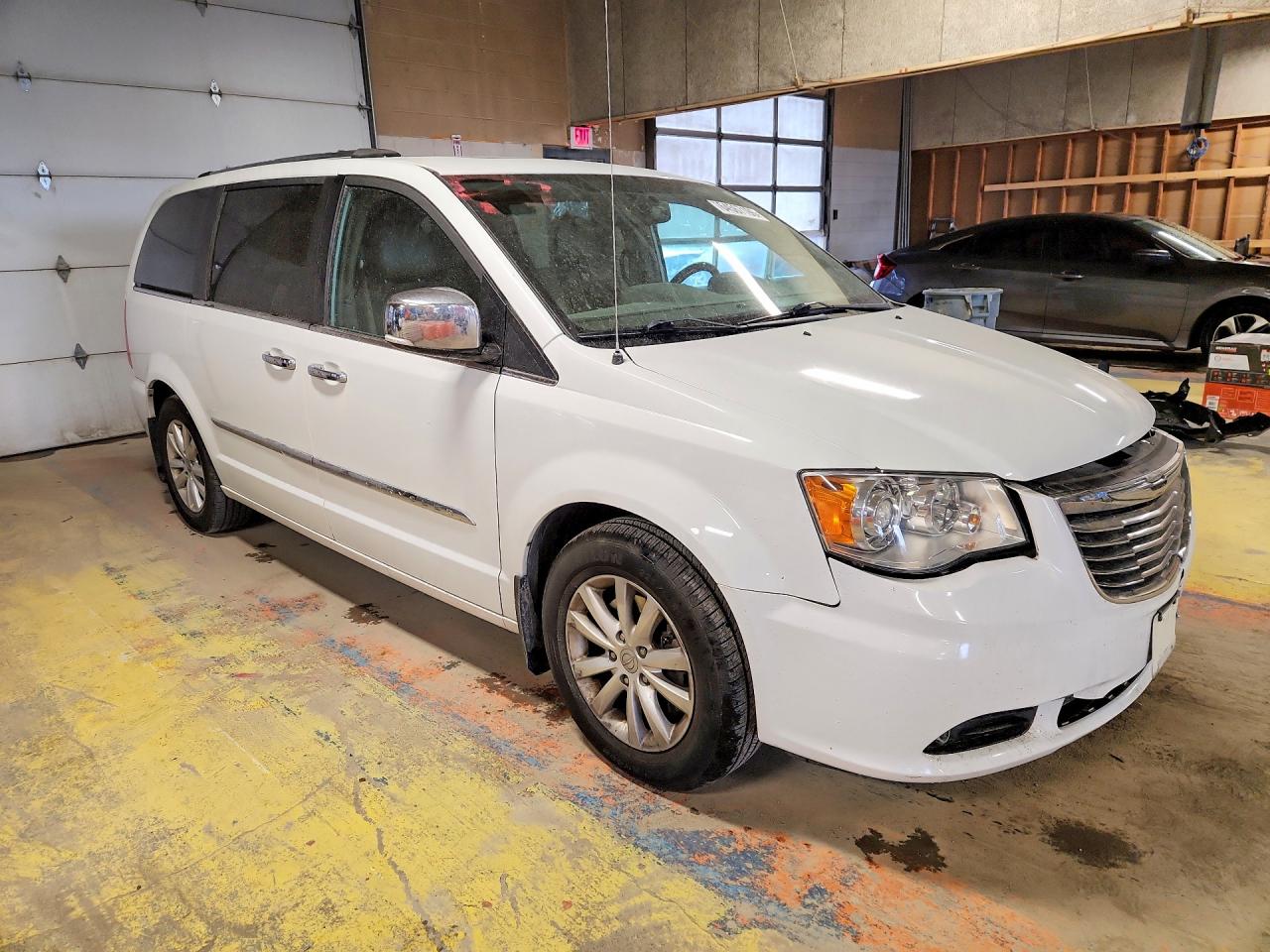 2016 Chrysler Town & Country Limited Platinum Белый vin: 2C4RC1GG7GR166975