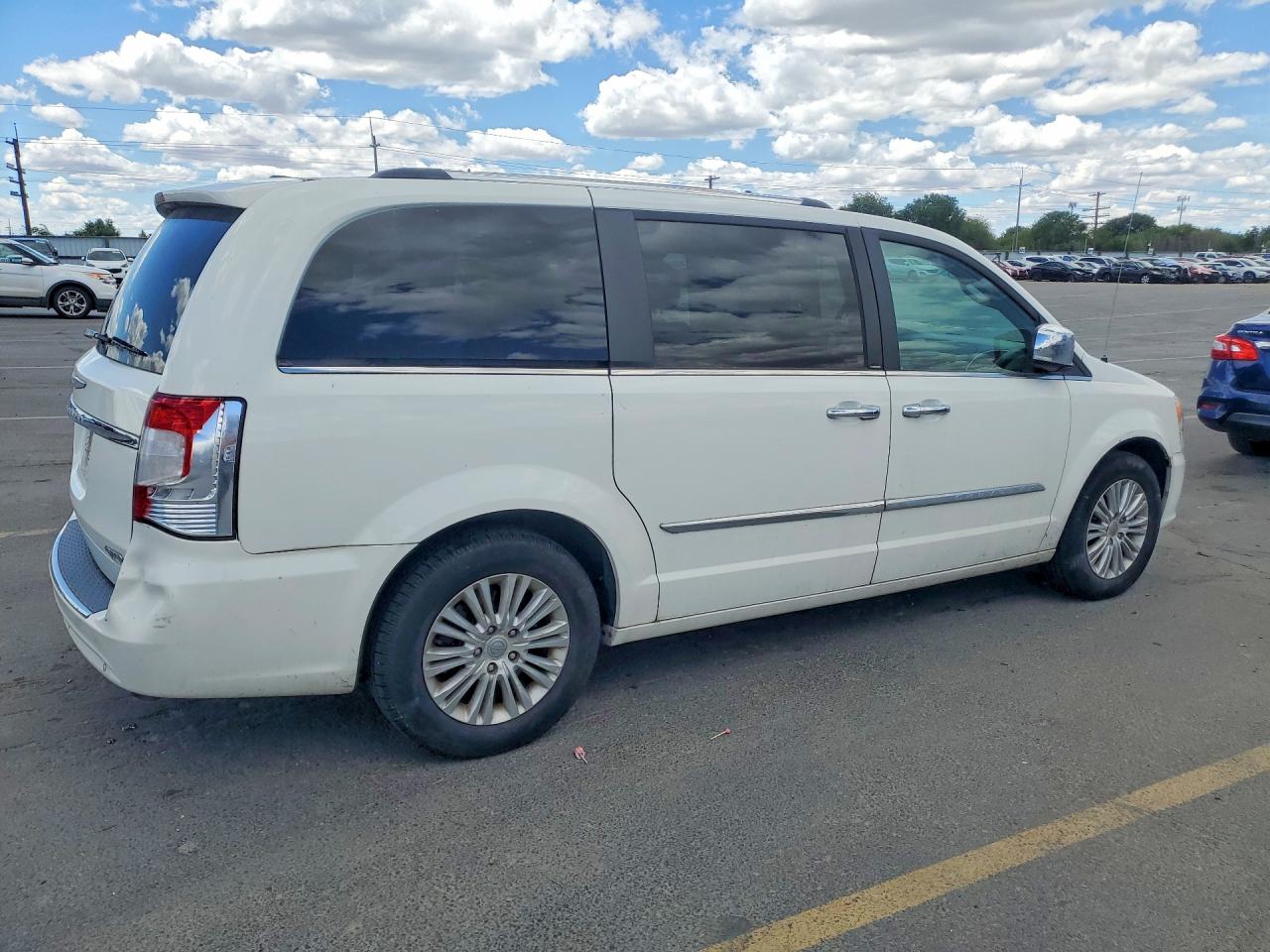2013 Chrysler Town & Country Limited White vin: 2C4RC1GG8DR786522
