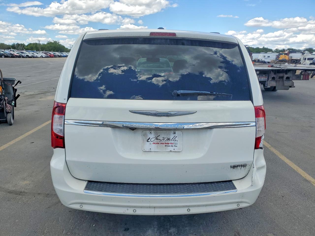2013 Chrysler Town & Country Limited White vin: 2C4RC1GG8DR786522