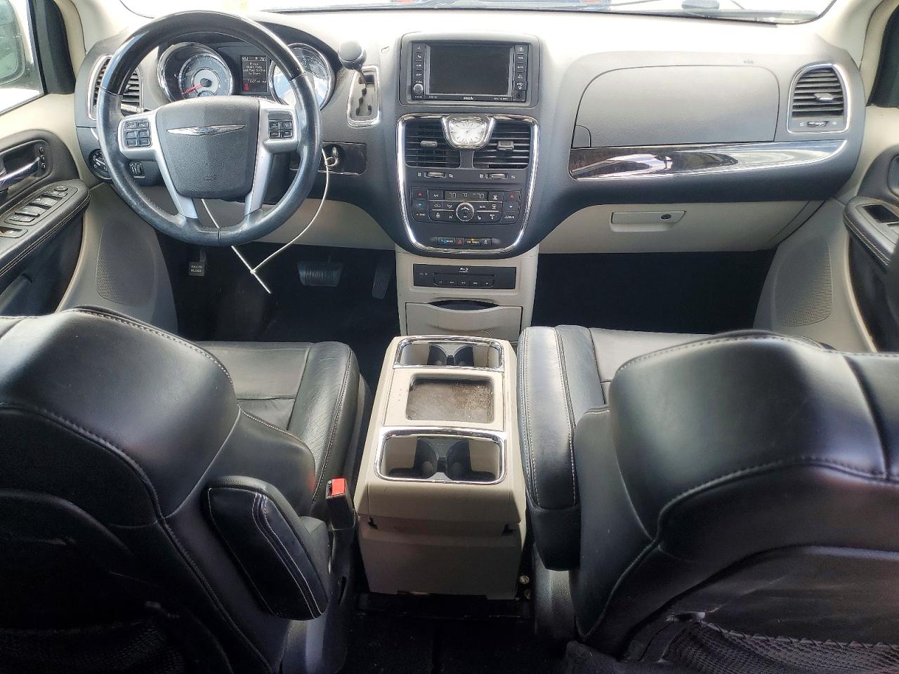 2013 Chrysler Town & Country Limited White vin: 2C4RC1GG8DR786522