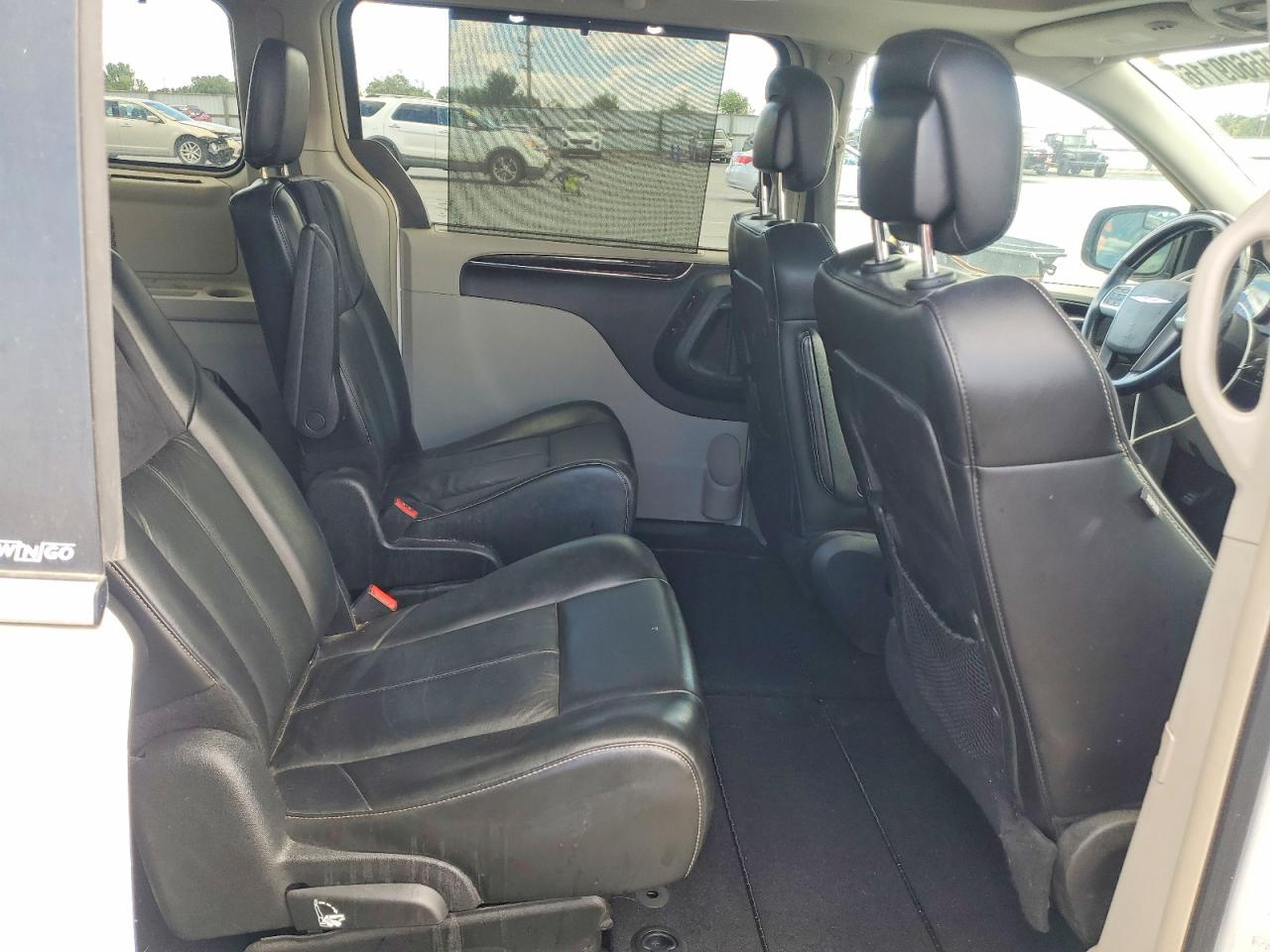2013 Chrysler Town & Country Limited White vin: 2C4RC1GG8DR786522