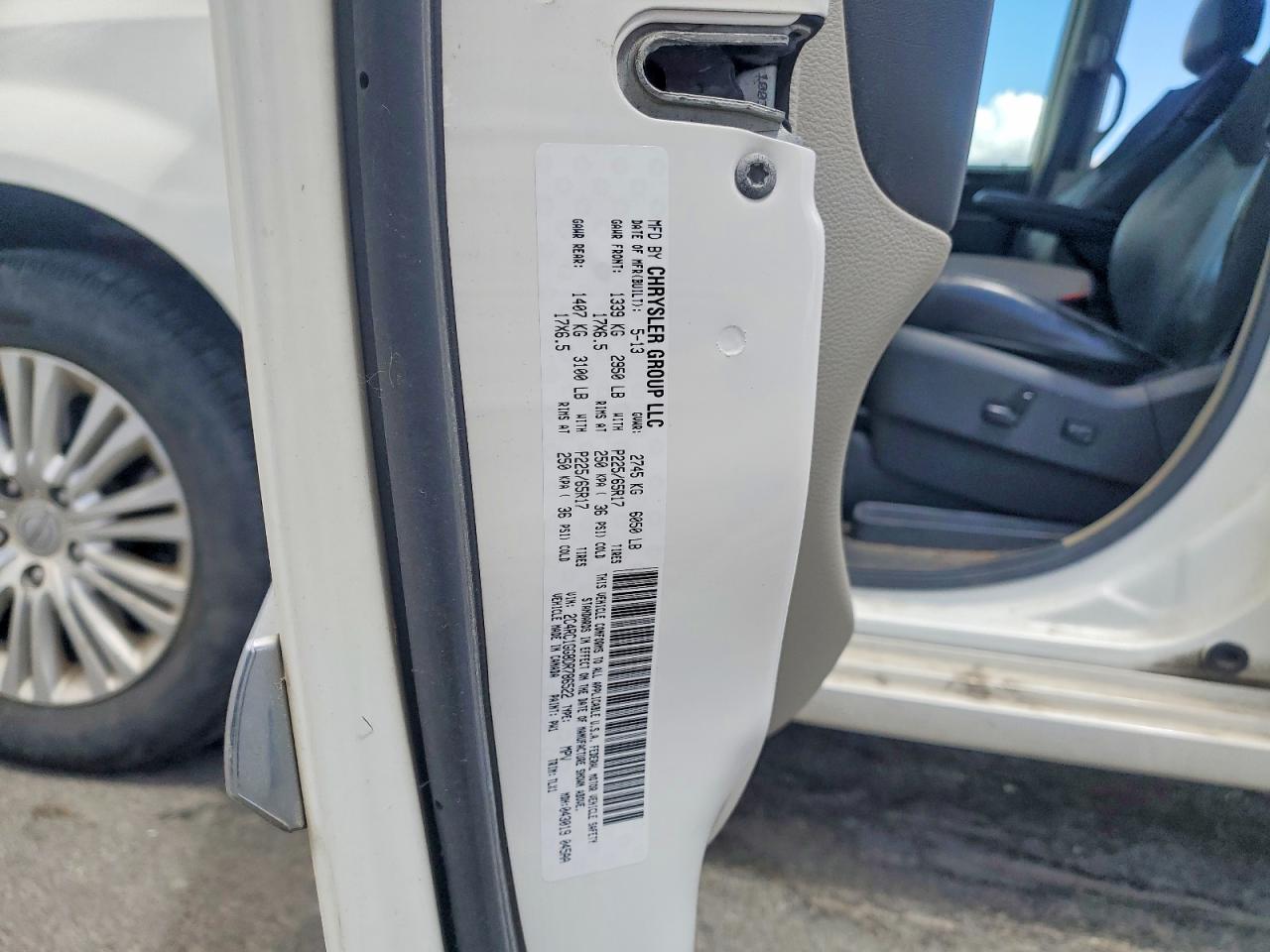 2013 Chrysler Town & Country Limited White vin: 2C4RC1GG8DR786522