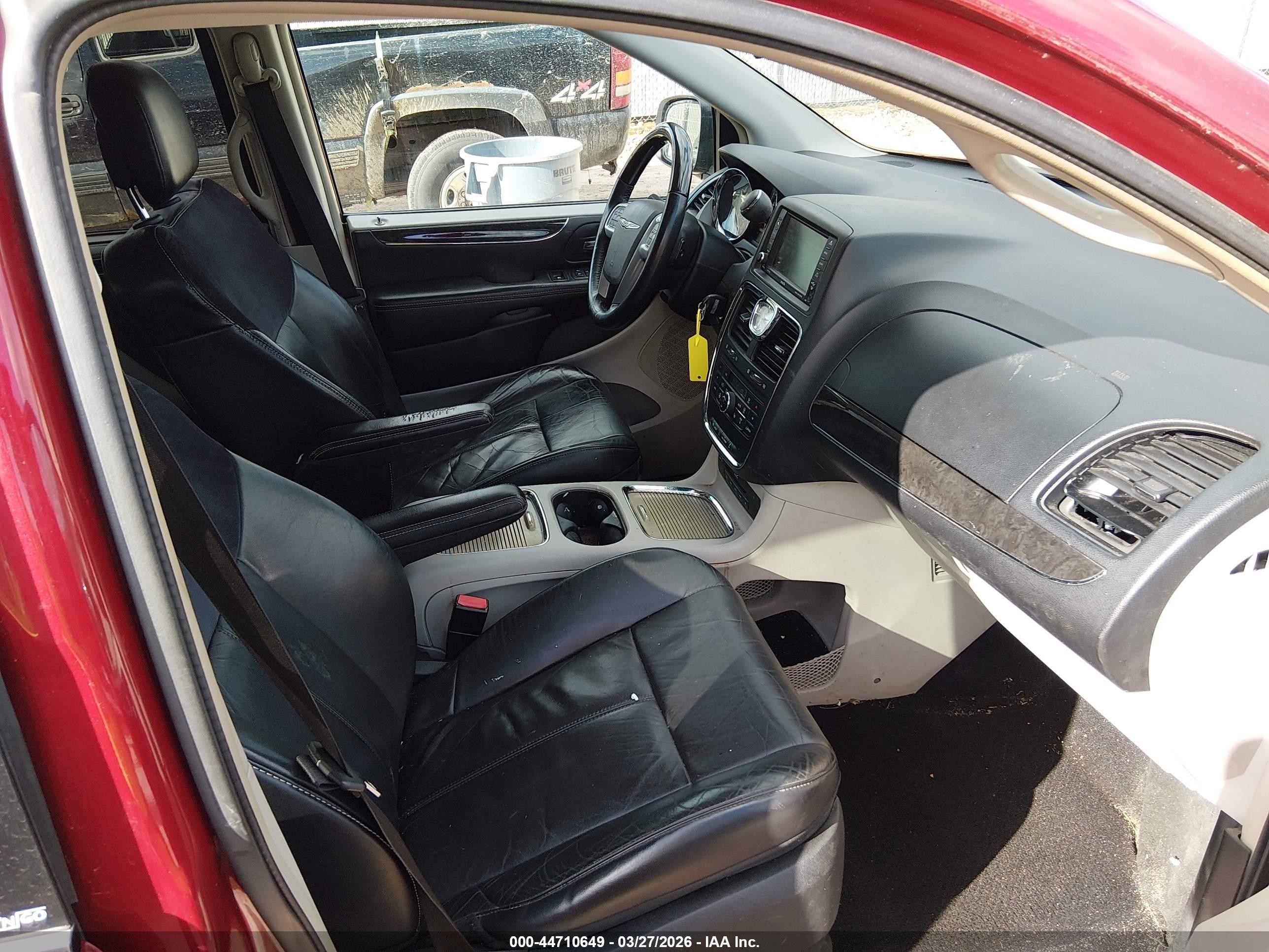 2014 Chrysler Town & Country Limited Red vin: 2C4RC1GG8ER112615