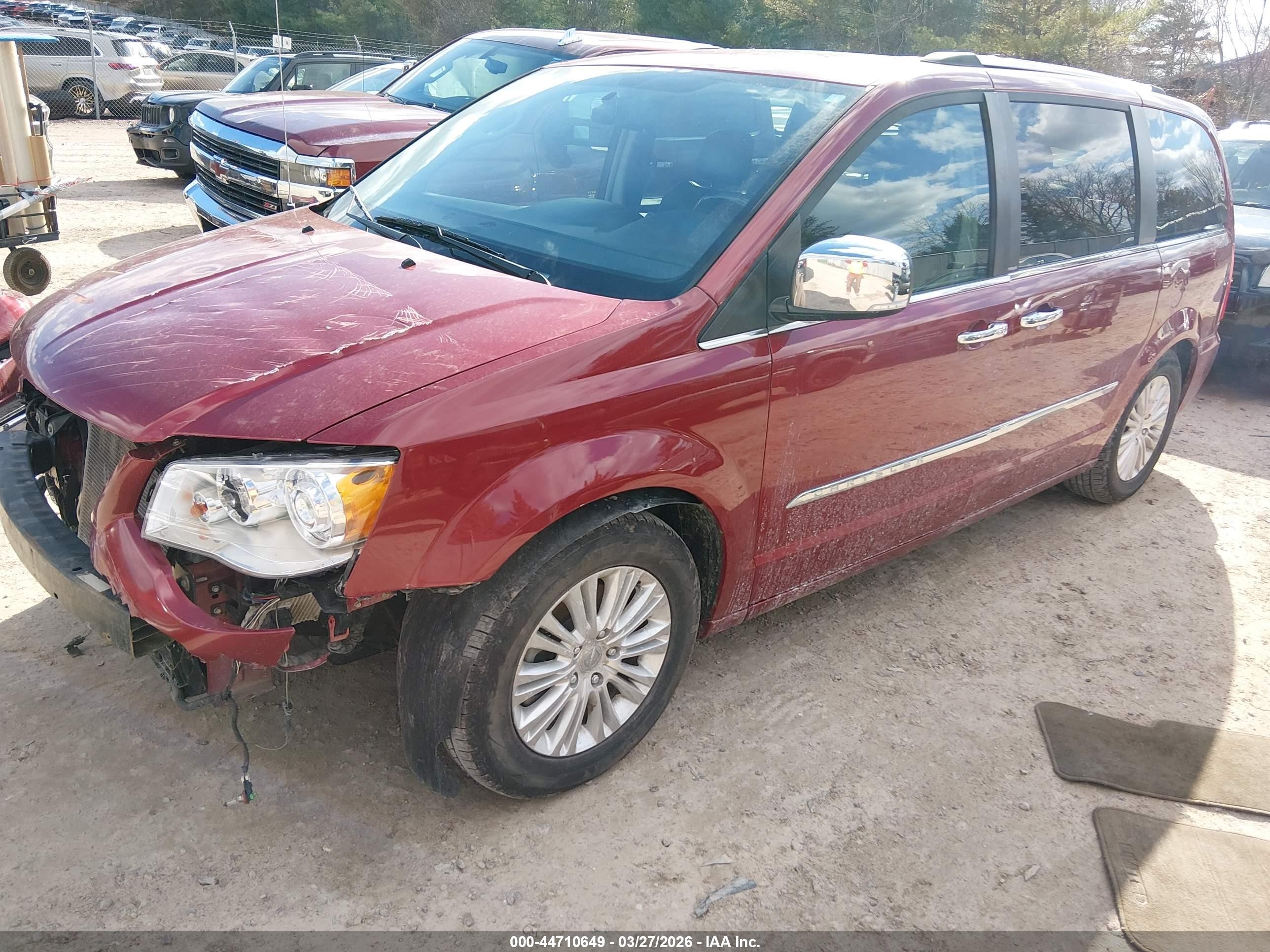 2014 Chrysler Town & Country Limited Red vin: 2C4RC1GG8ER112615