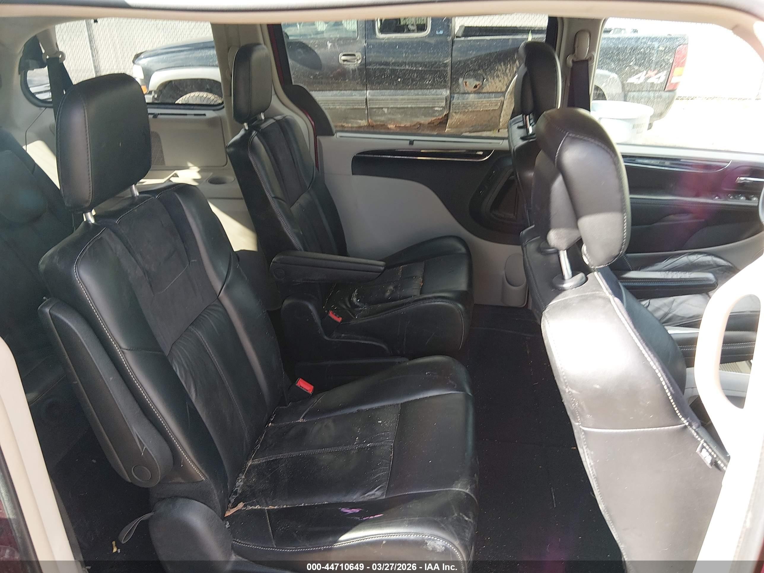 2014 Chrysler Town & Country Limited Red vin: 2C4RC1GG8ER112615