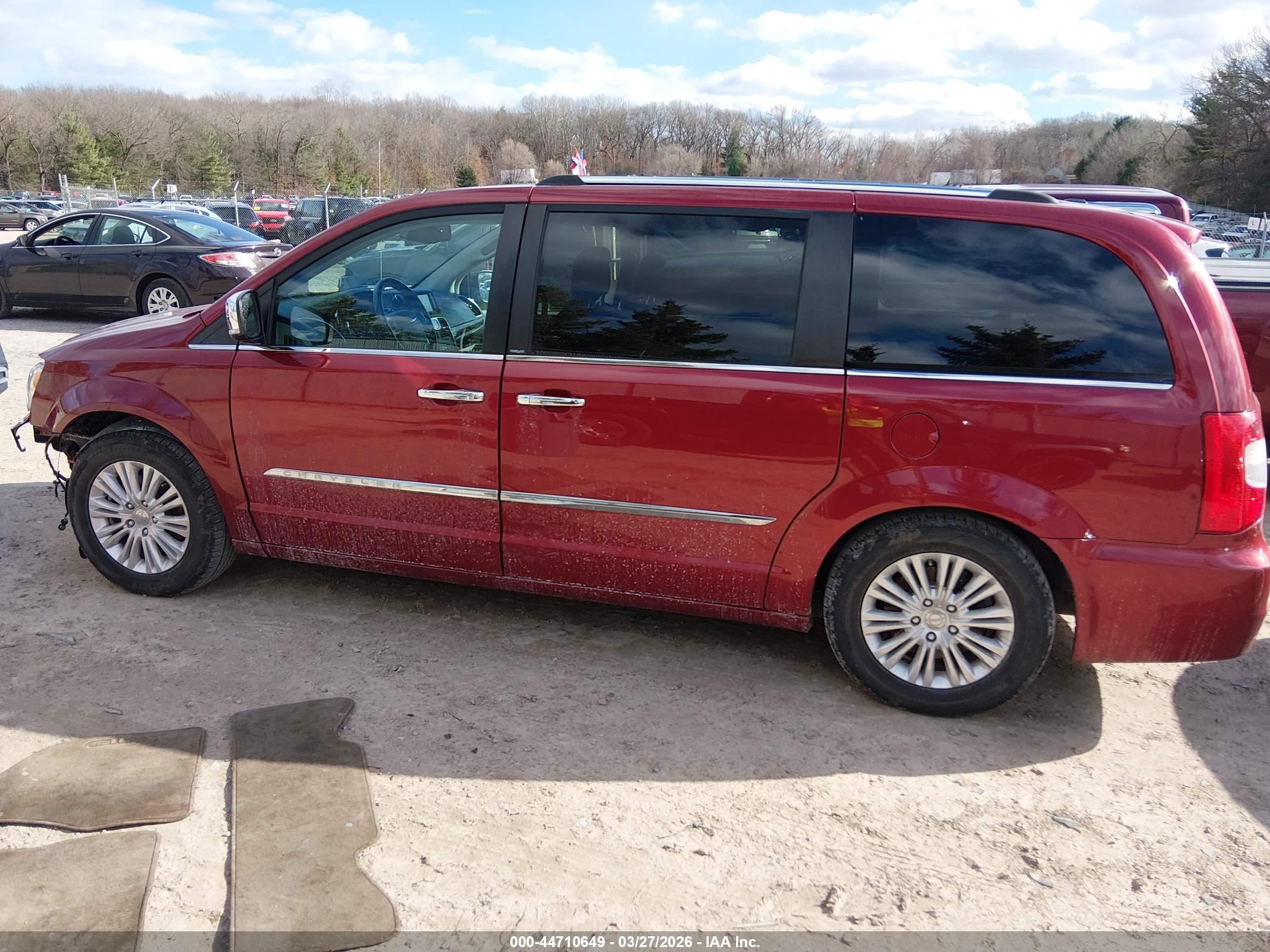 2014 Chrysler Town & Country Limited Red vin: 2C4RC1GG8ER112615
