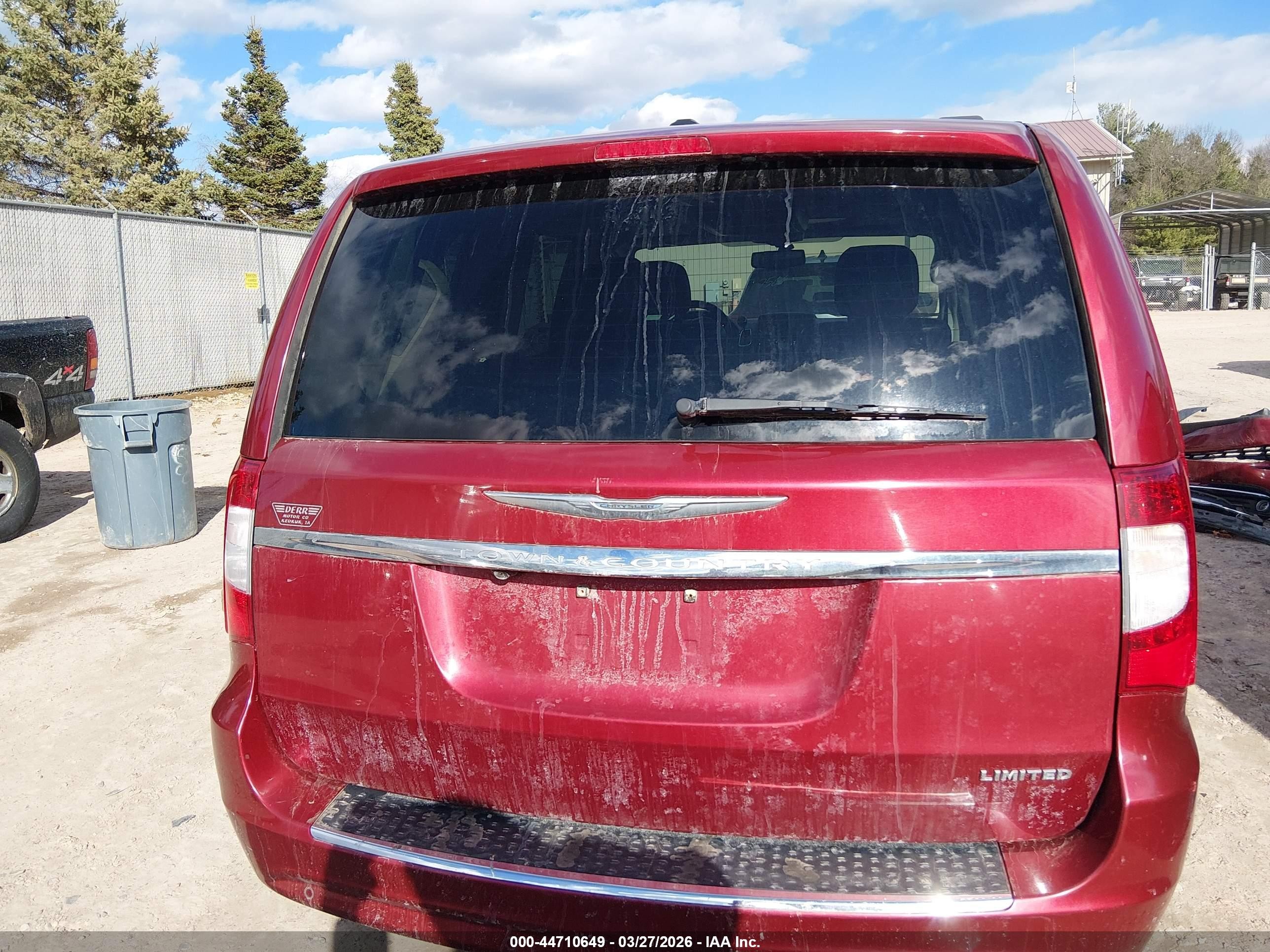 2014 Chrysler Town & Country Limited Red vin: 2C4RC1GG8ER112615