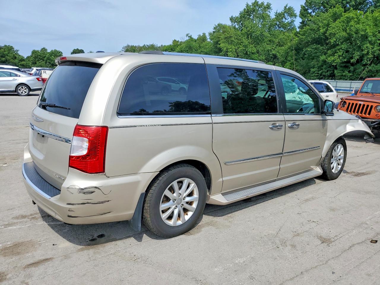 2015 Chrysler Town & Country Limited Platinum Beige vin: 2C4RC1GG8FR629849