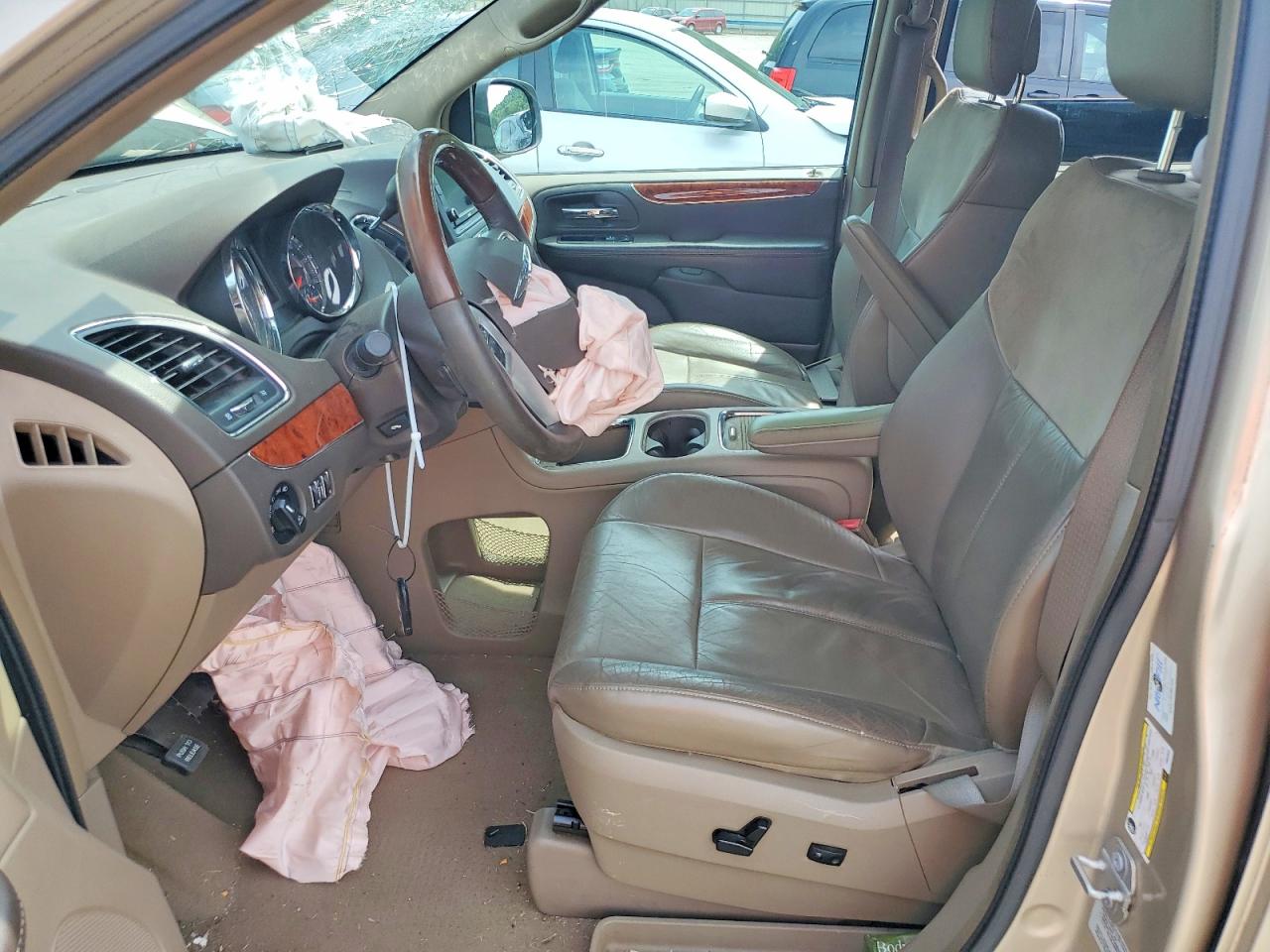 2015 Chrysler Town & Country Limited Platinum Beige vin: 2C4RC1GG8FR629849