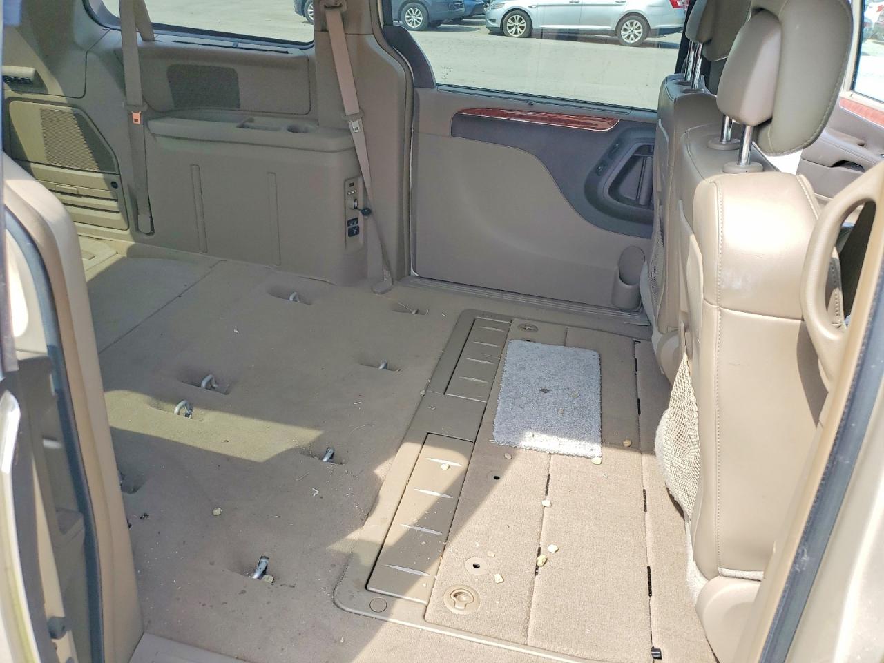 2015 Chrysler Town & Country Limited Platinum Beige vin: 2C4RC1GG8FR629849