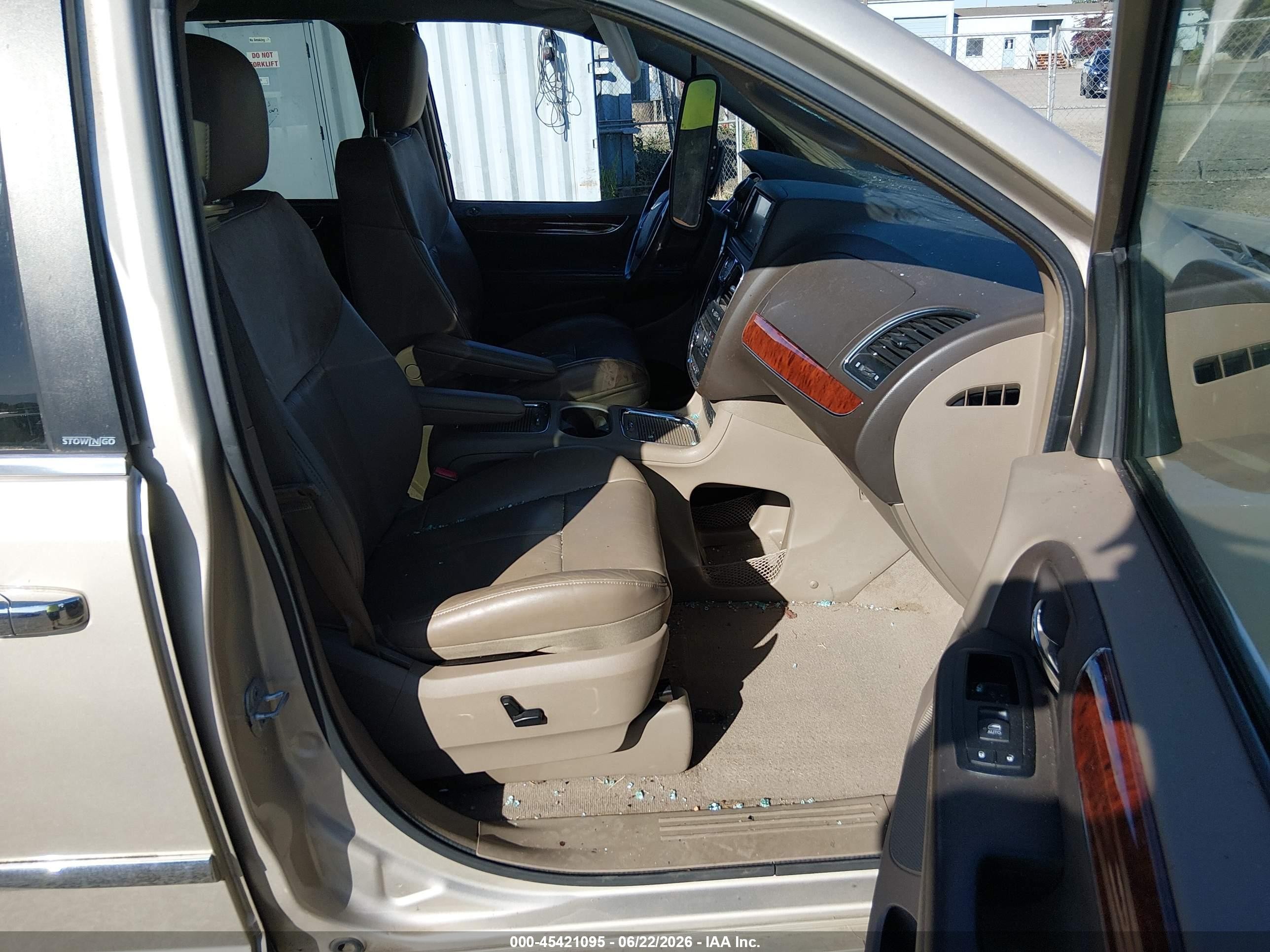 2012 Chrysler Town & Country Limited Gold vin: 2C4RC1GG9CR270930