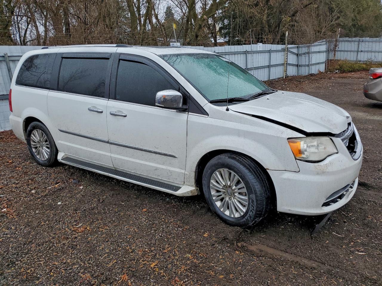 2014 Chrysler Town & Country Limited White vin: 2C4RC1GG9ER149950
