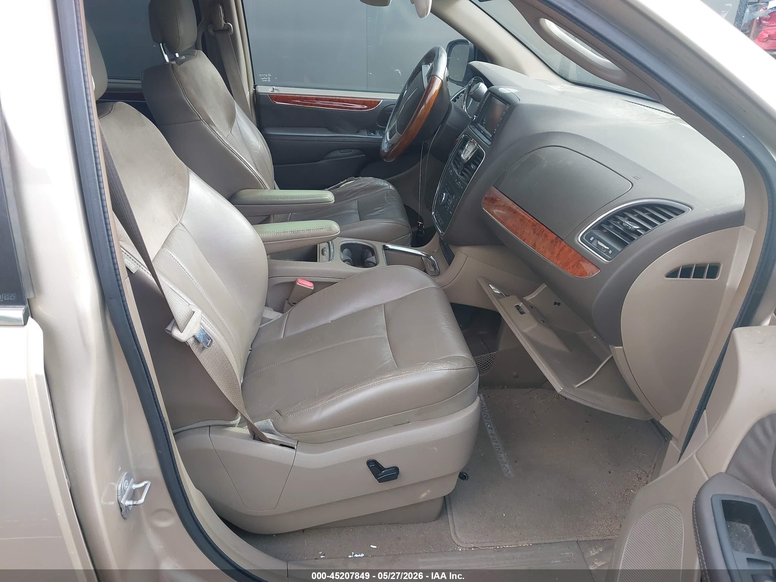 2014 Chrysler Town & Country Limited Beige vin: 2C4RC1GG9ER204218