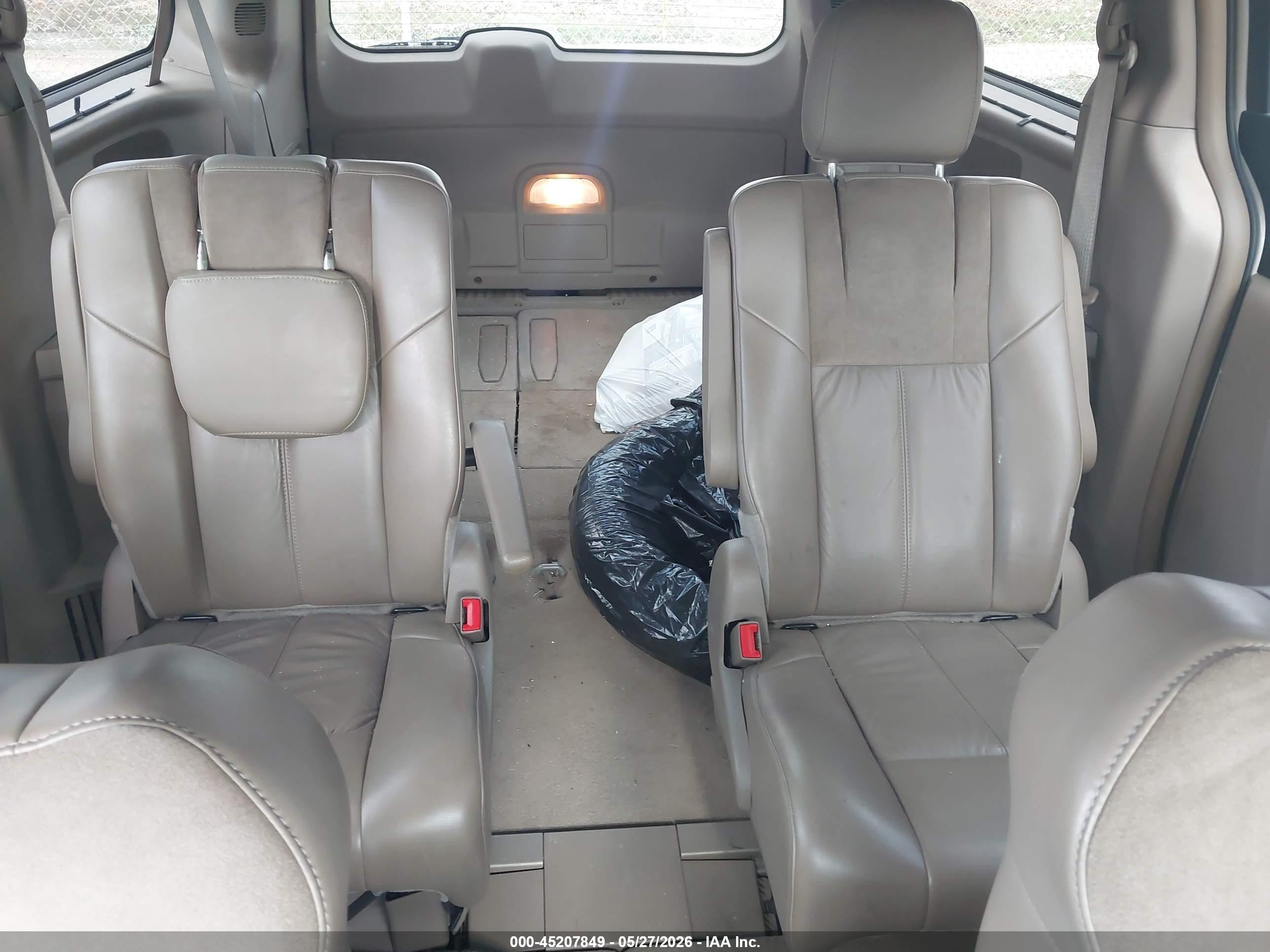 2014 Chrysler Town & Country Limited Beige vin: 2C4RC1GG9ER204218