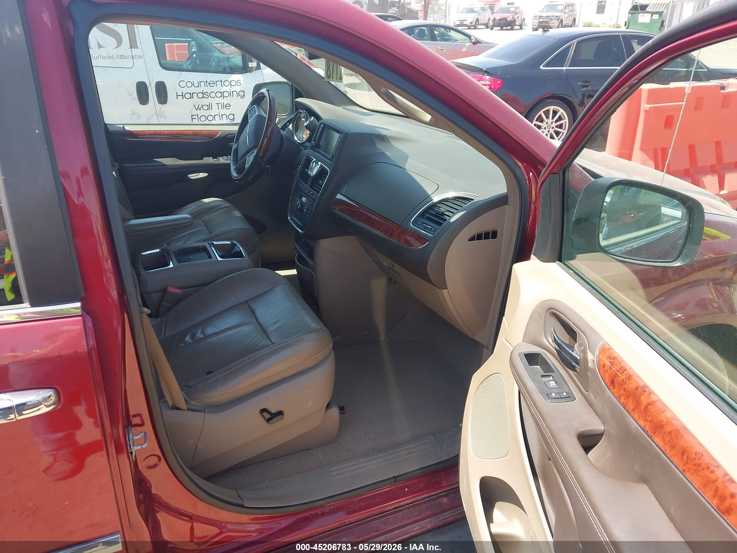 2014 Chrysler Town & Country Limited Red vin: 2C4RC1GG9ER408565