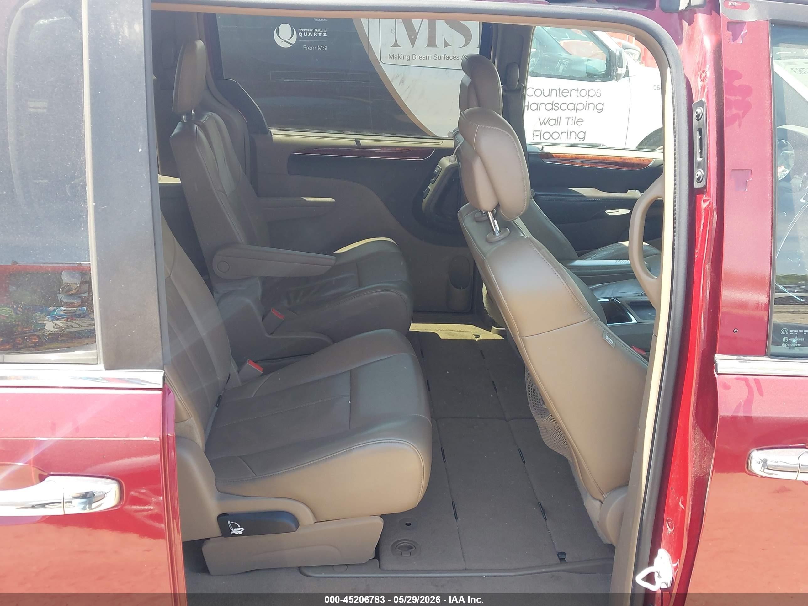 2014 Chrysler Town & Country Limited Red vin: 2C4RC1GG9ER408565