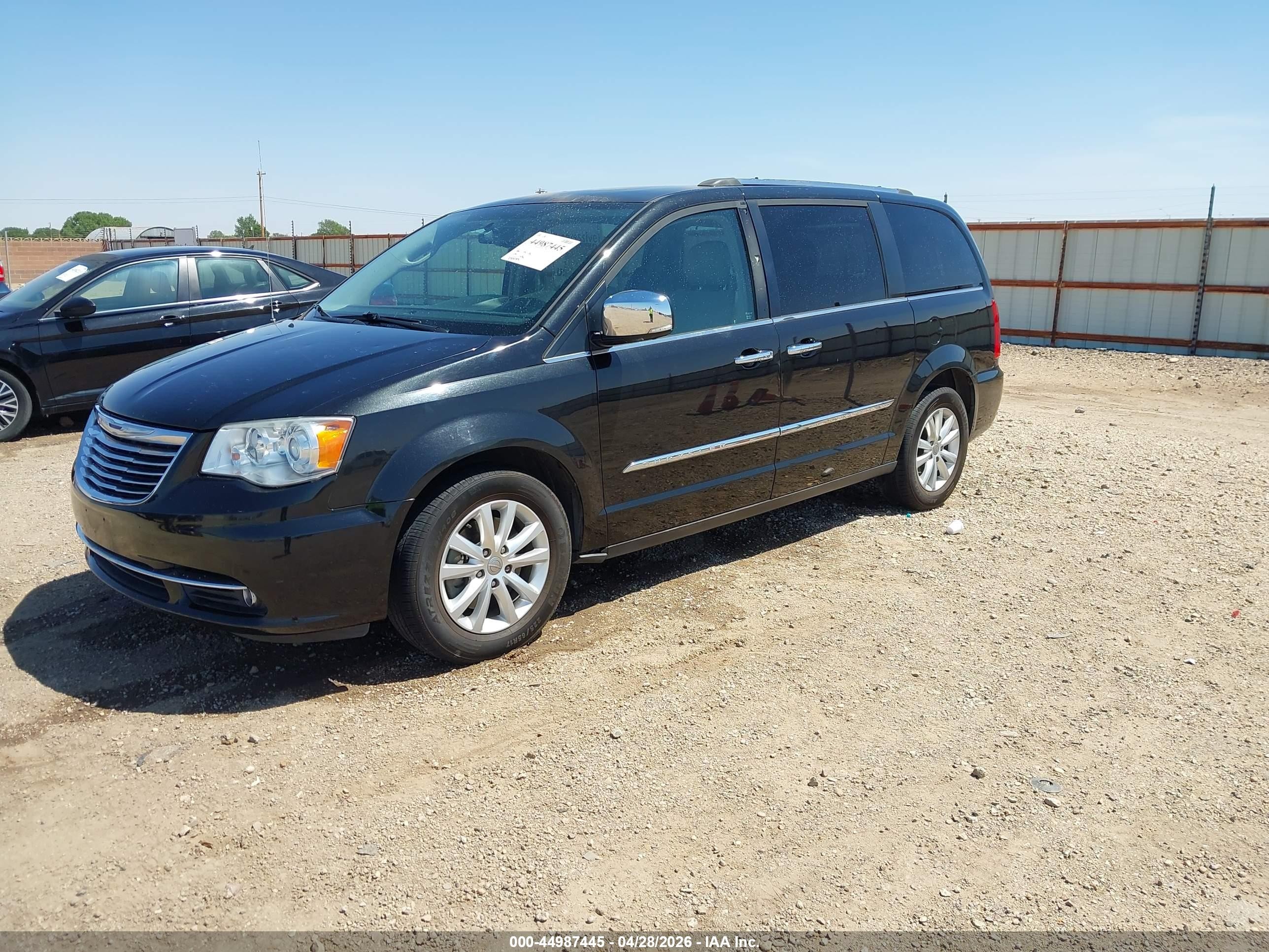 2015 Chrysler Town & Country Limited Platinum Black vin: 2C4RC1GG9FR731399