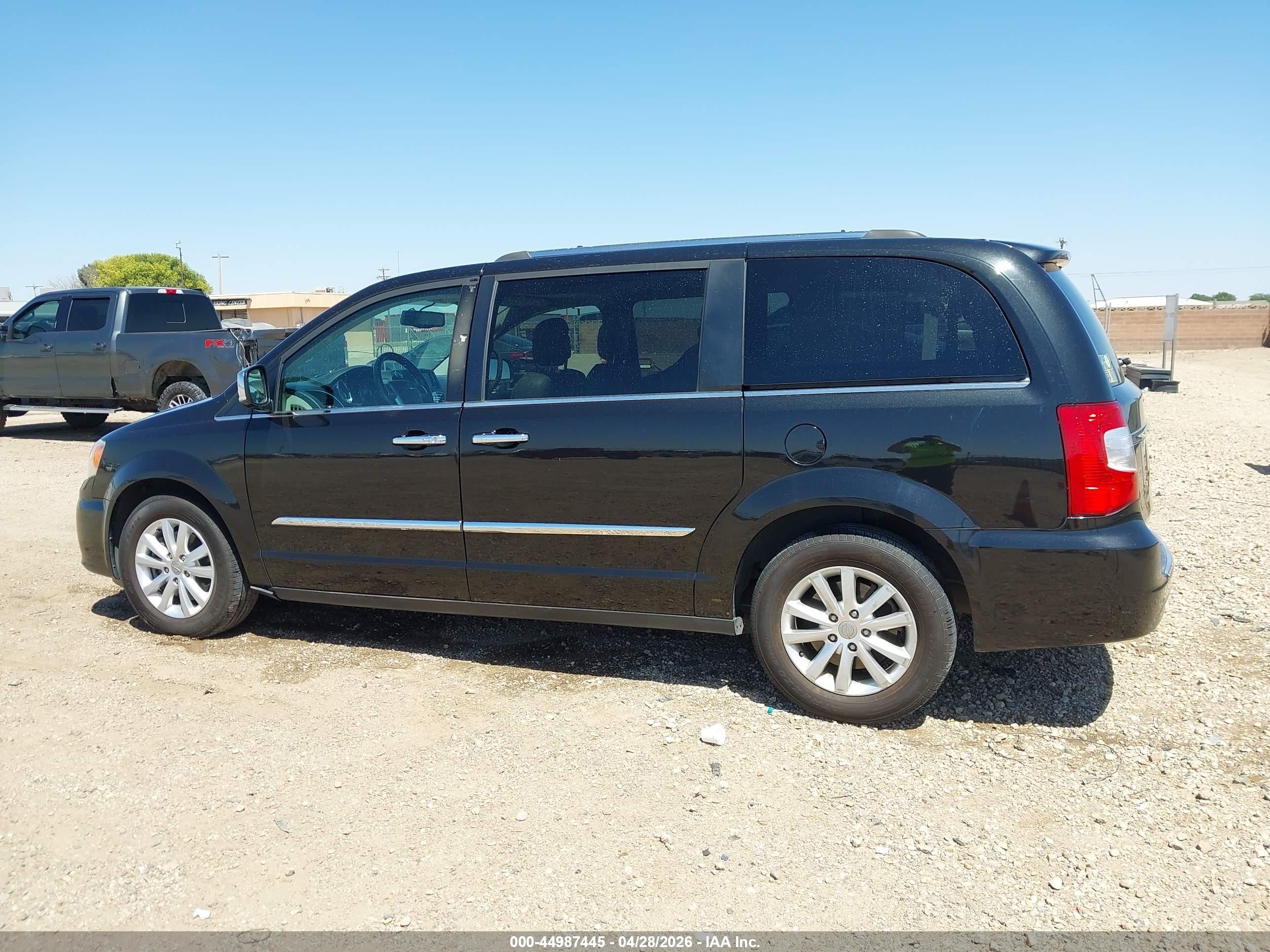 2015 Chrysler Town & Country Limited Platinum Black vin: 2C4RC1GG9FR731399