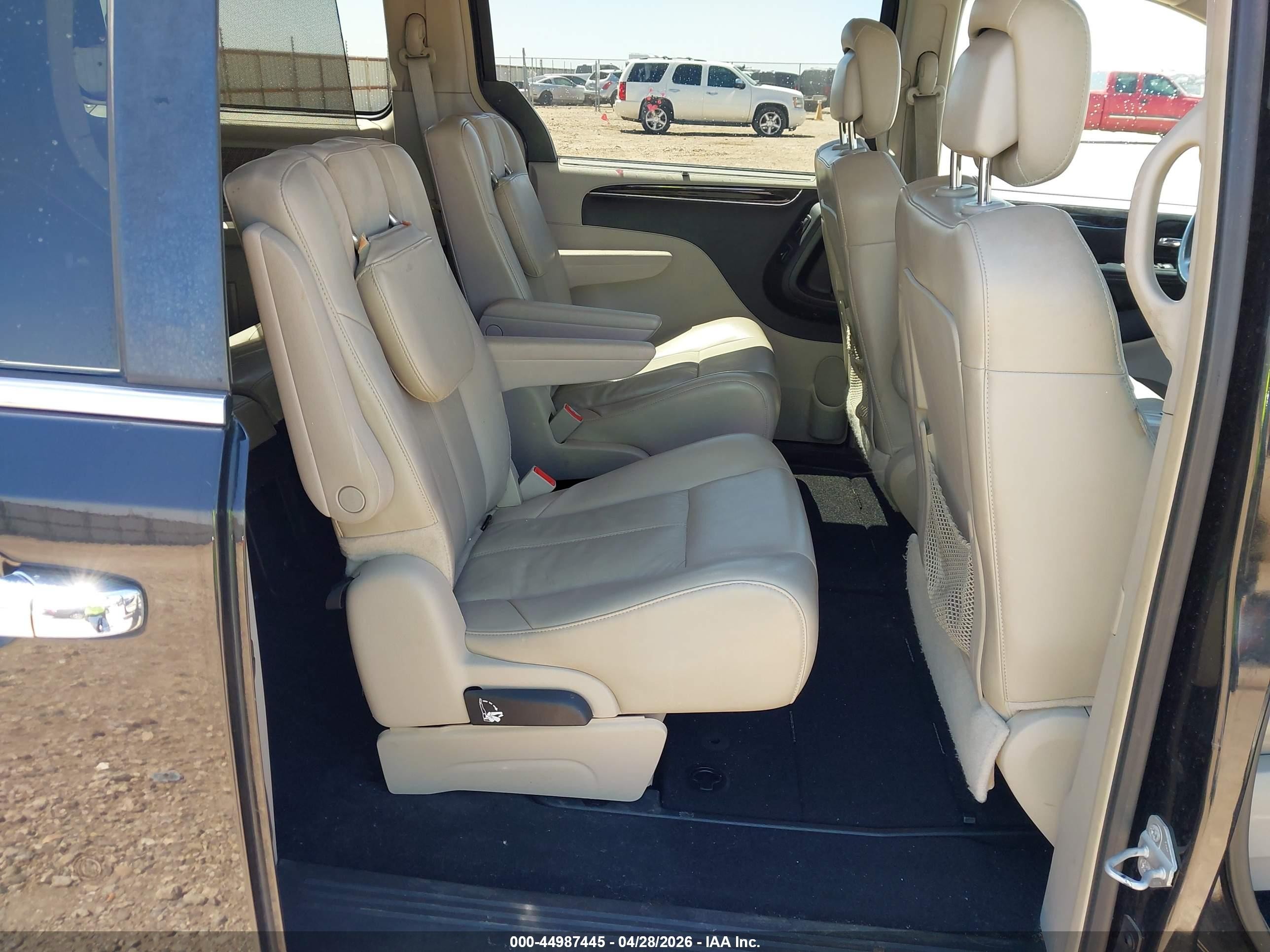 2015 Chrysler Town & Country Limited Platinum Black vin: 2C4RC1GG9FR731399