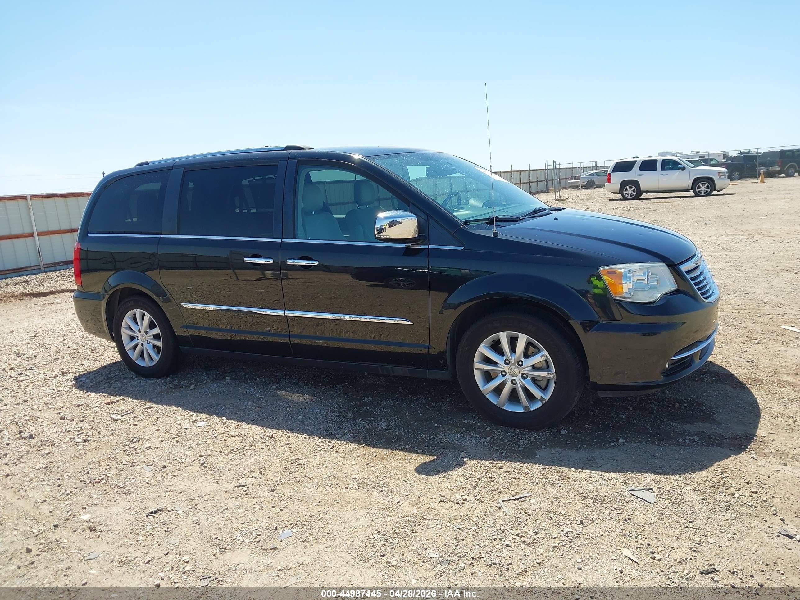 2015 Chrysler Town & Country Limited Platinum Black vin: 2C4RC1GG9FR731399