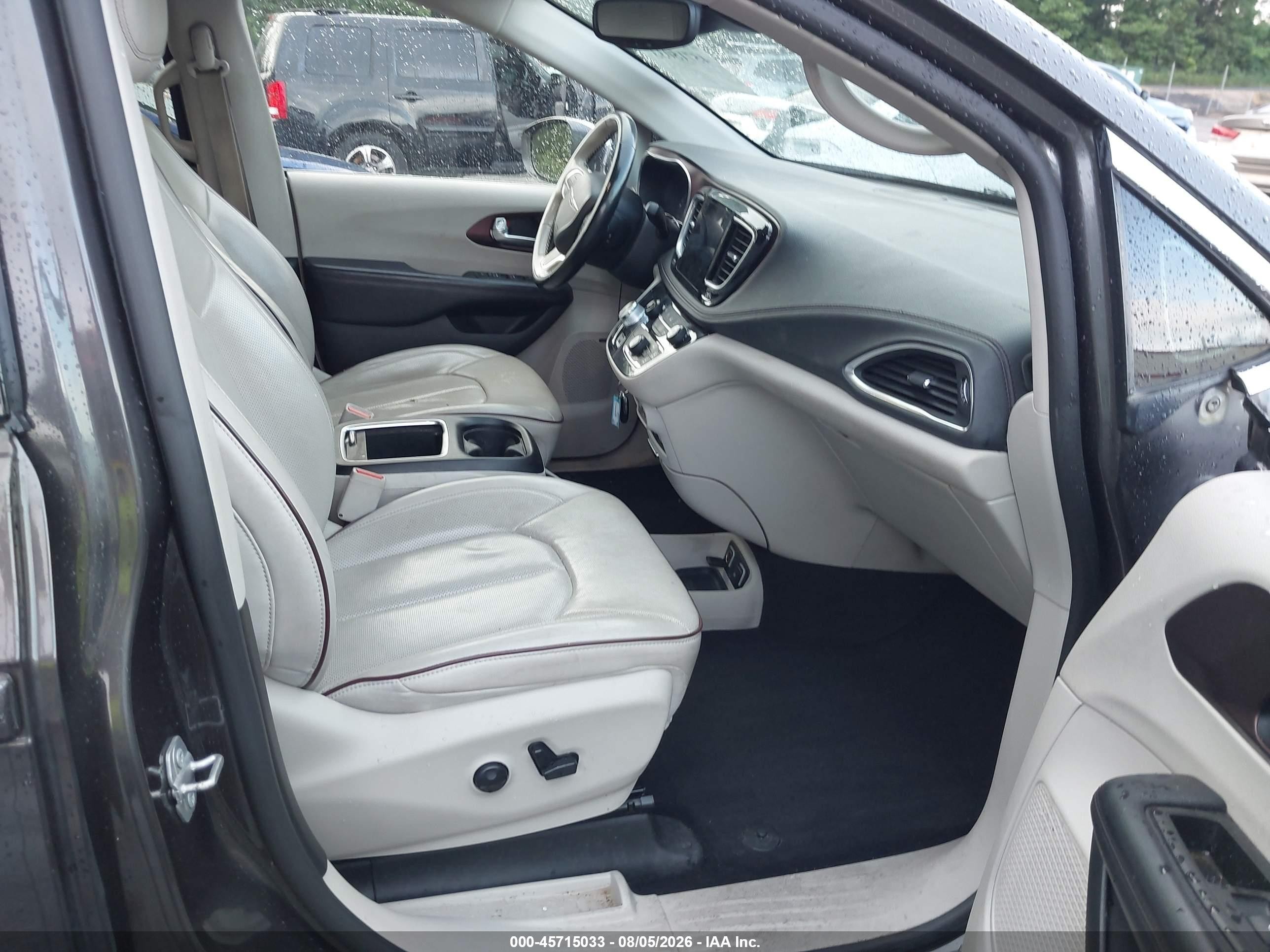 2019 Chrysler Pacifica Limited Gray vin: 2C4RC1GG9KR597651