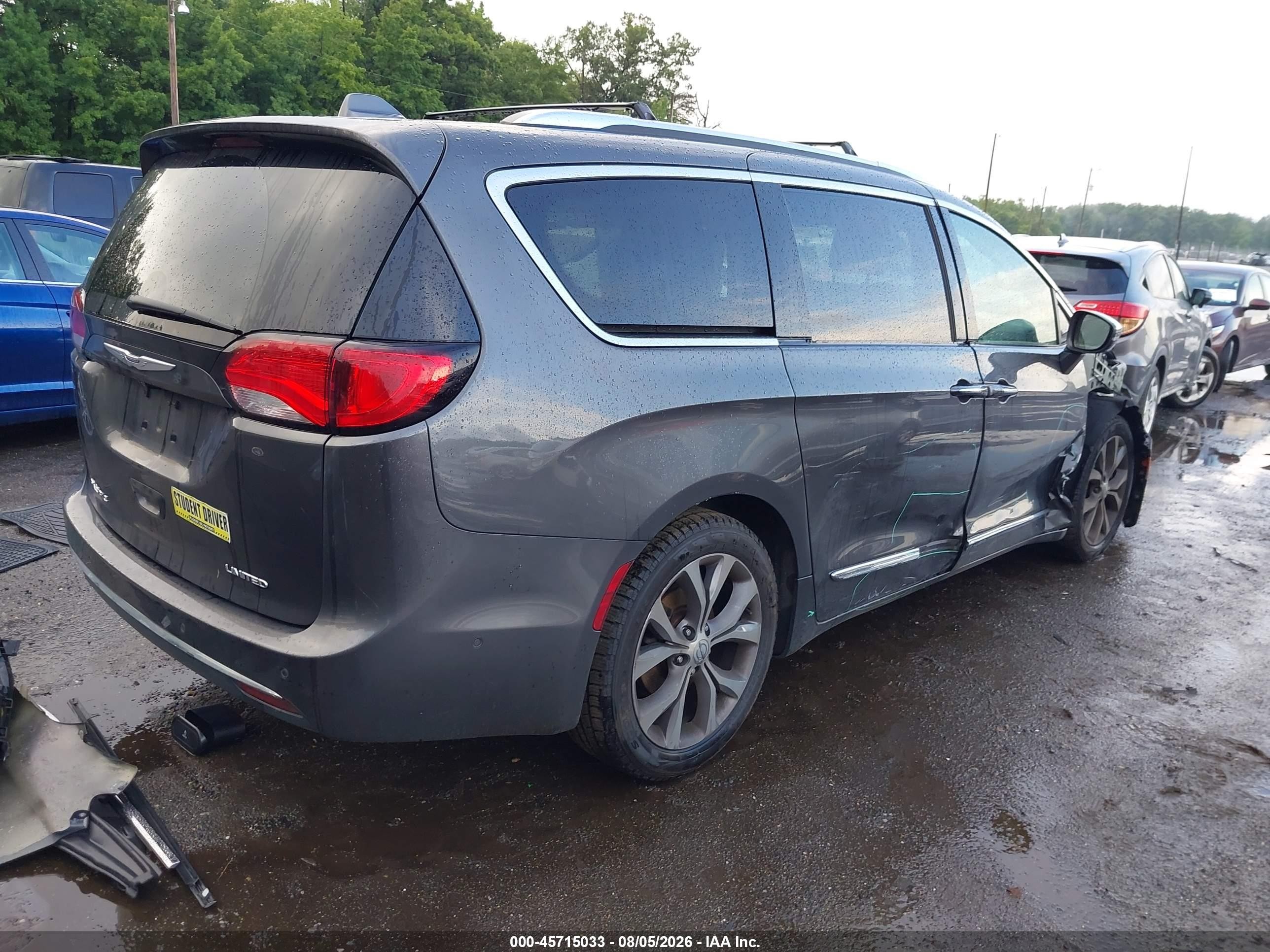 2019 Chrysler Pacifica Limited Gray vin: 2C4RC1GG9KR597651