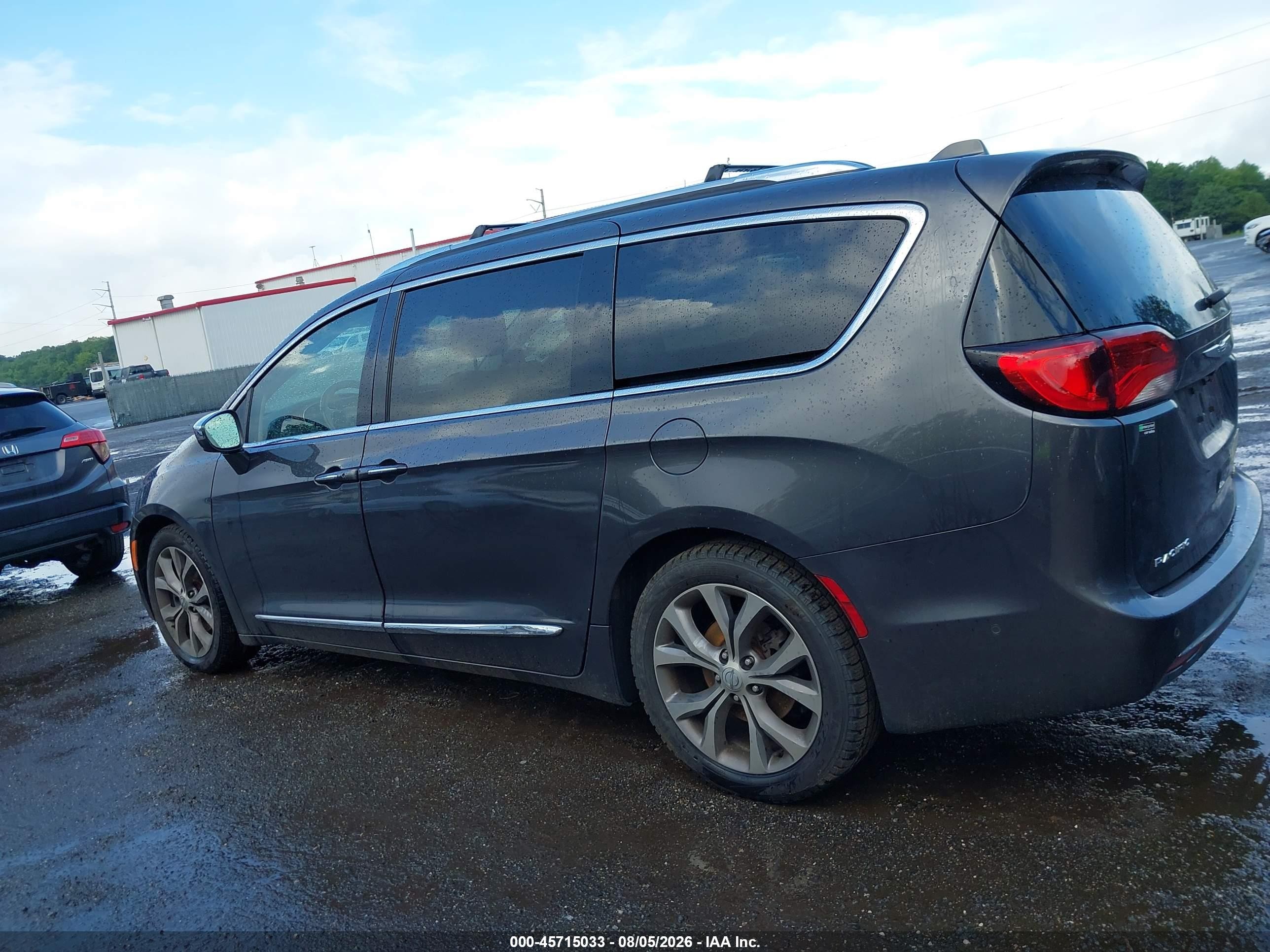 2019 Chrysler Pacifica Limited Gray vin: 2C4RC1GG9KR597651