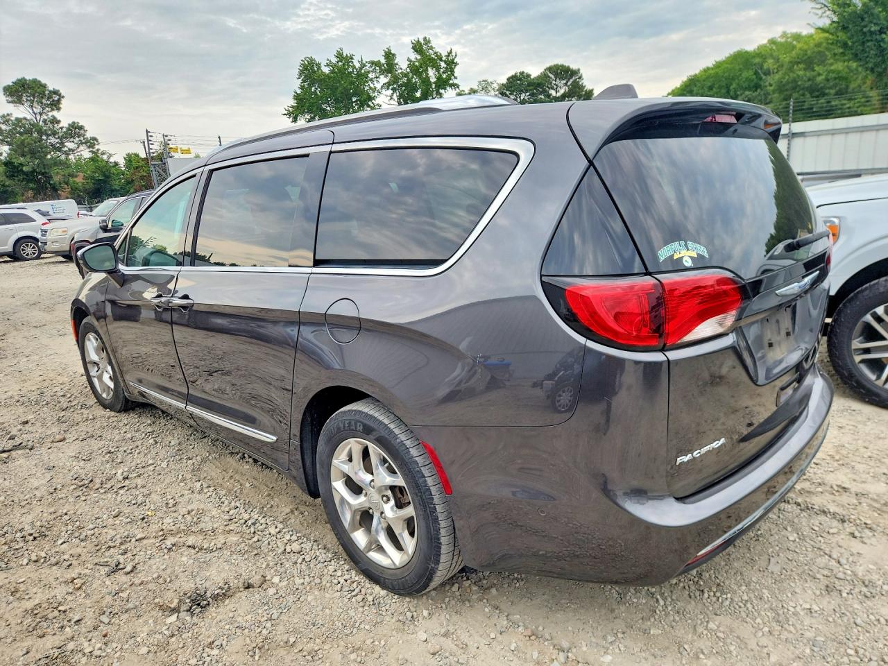 2019 Chrysler Pacifica Limited Gray vin: 2C4RC1GG9KR751713